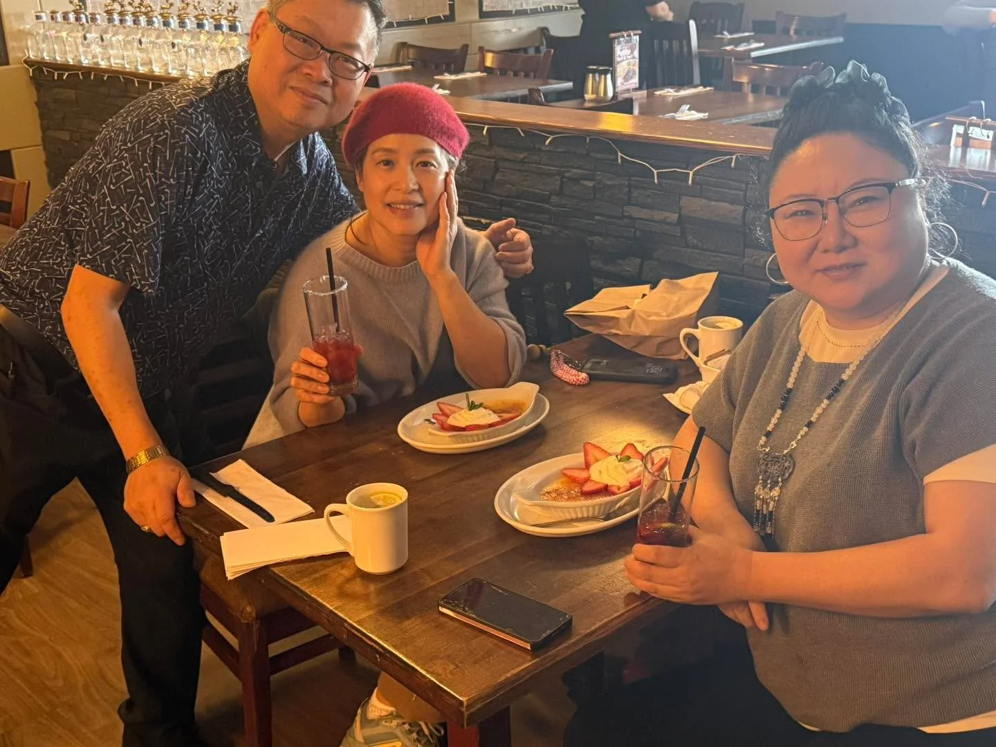 Friends enjoying my cr&egrave;me br&ucirc;l&eacute;e.