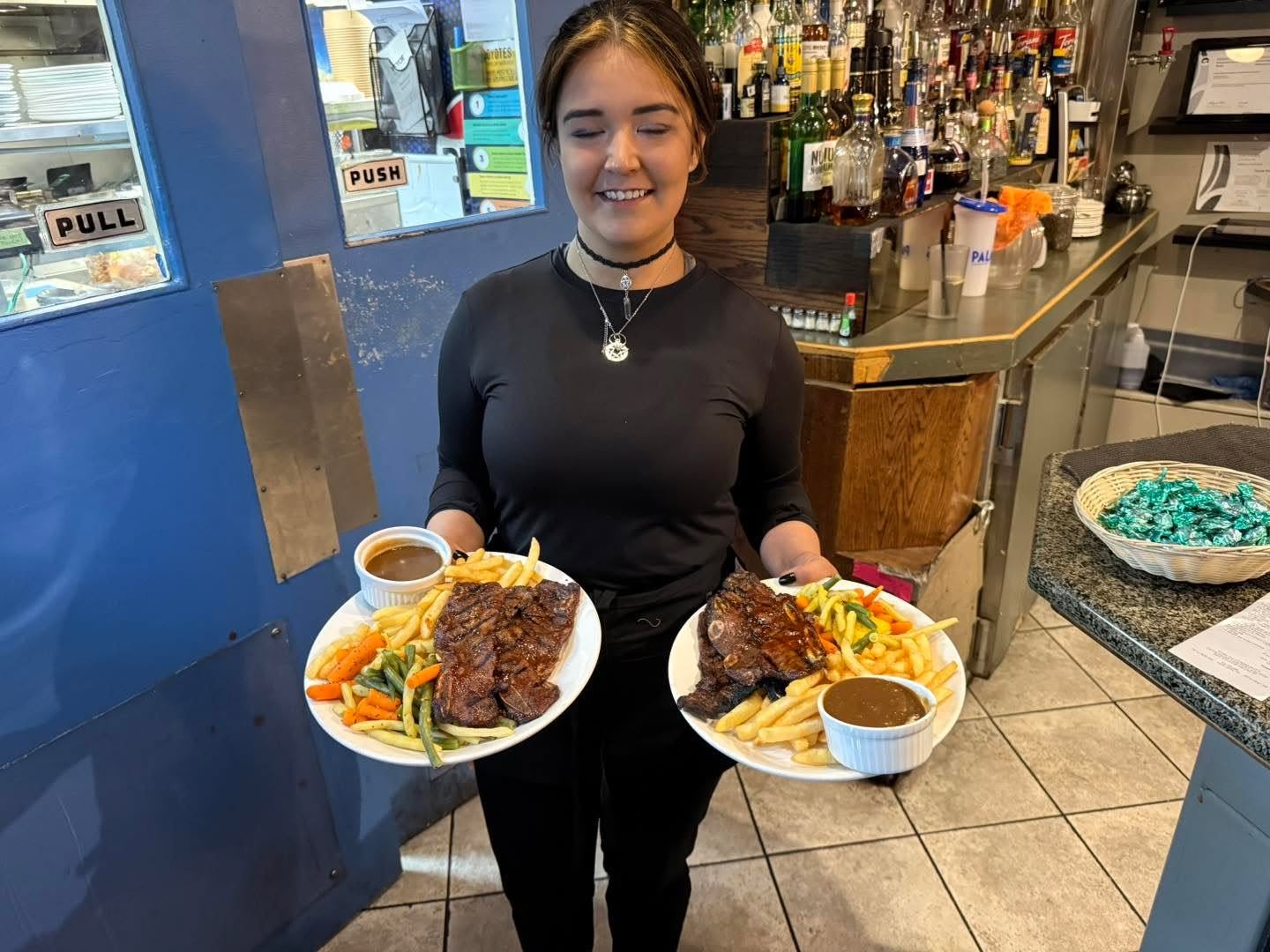 BBQ Beef Short ribs with Veggies and Fries are on our Lunch menu! 

Come say hi to our New Team mates!