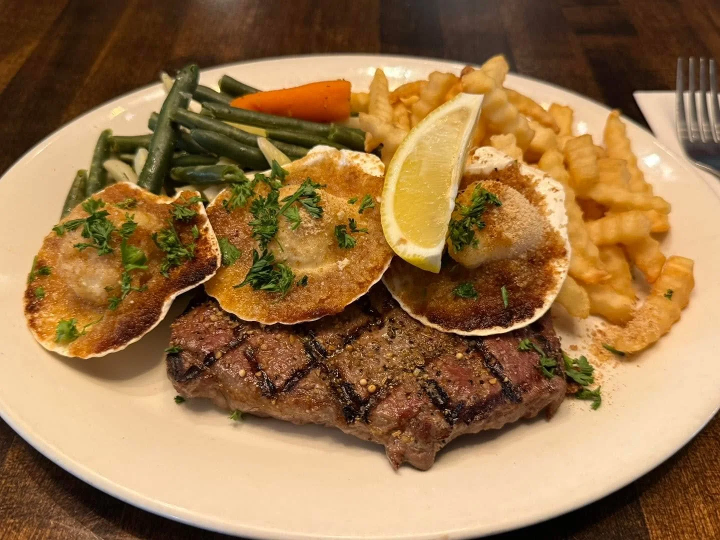 Surf and Turf Fridays feature is Ed&rsquo;s Casino Scallops with New York Strip loin! 

Perfect kick off to your weekend!