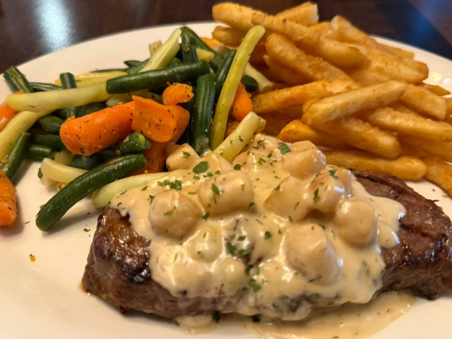 Happy Friday! 

Our Surf &amp; Turf Luncheon features our Certified Angus Strip loin with our Baby Scallops in a creamy garlic wine sauce! 

Served with veggies and Fries! 

Limited availability. 

Come Get Some!