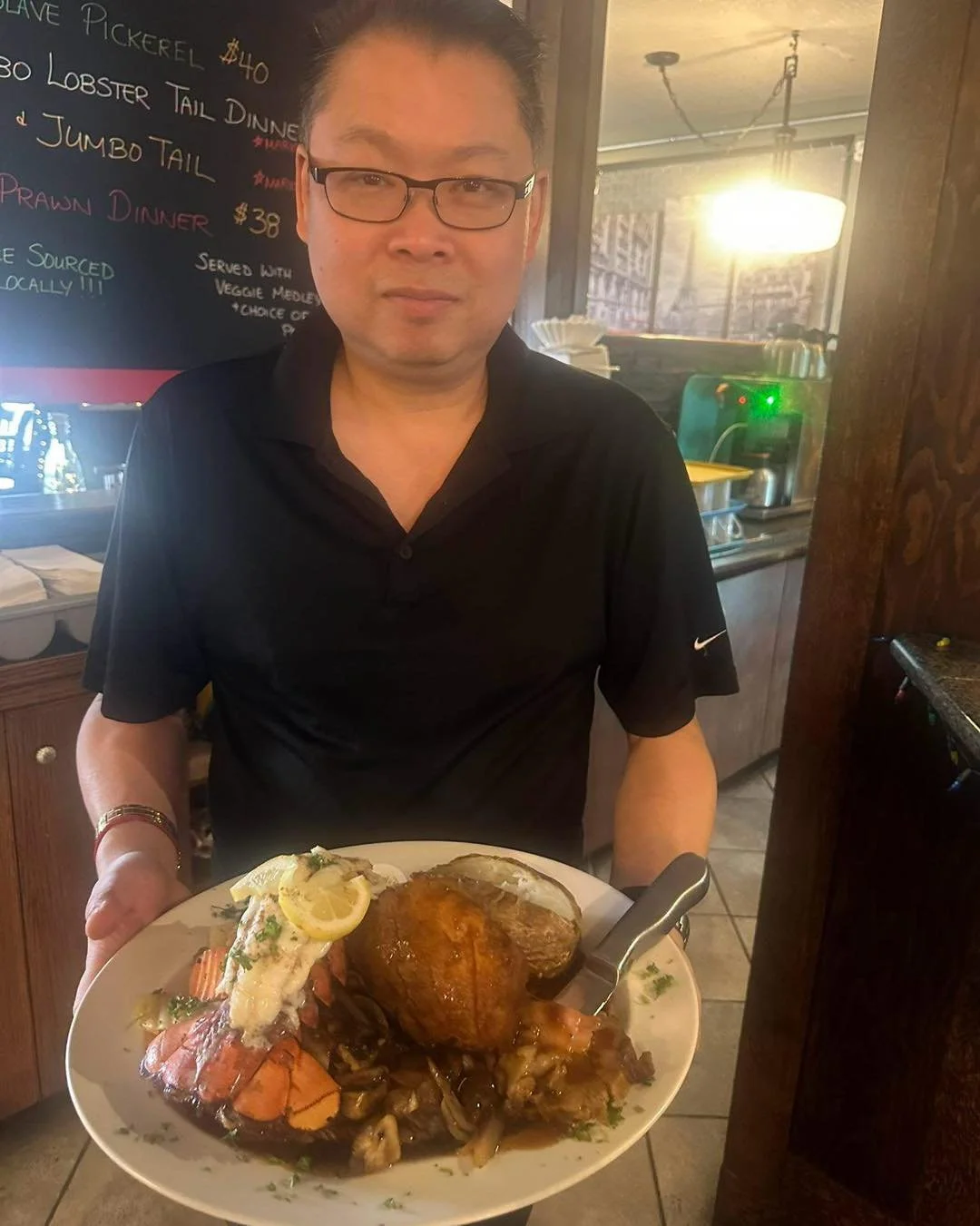 Ed&rsquo;s here bringing you fresh Prime rib and Lobster Tail. 

Available 4 - 9:30 pm!