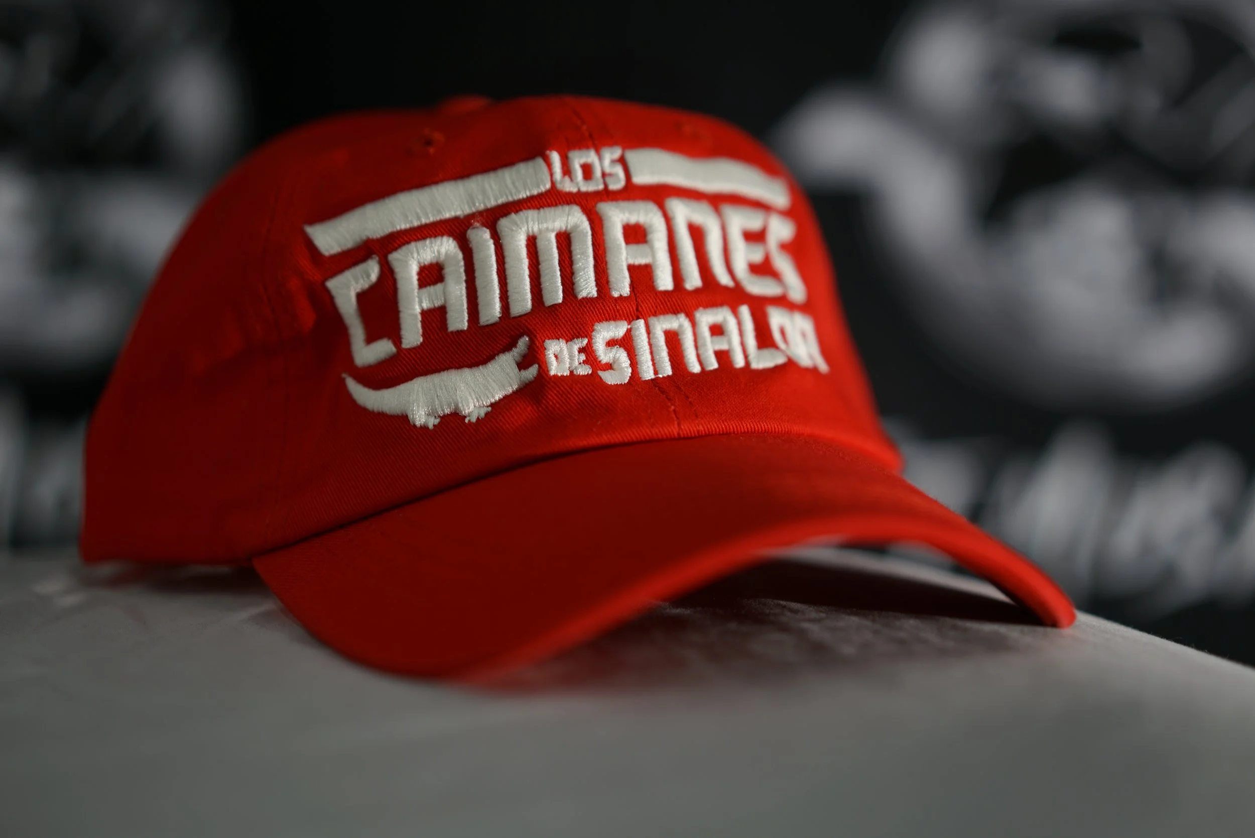 Caimanes Hat (Red,White)