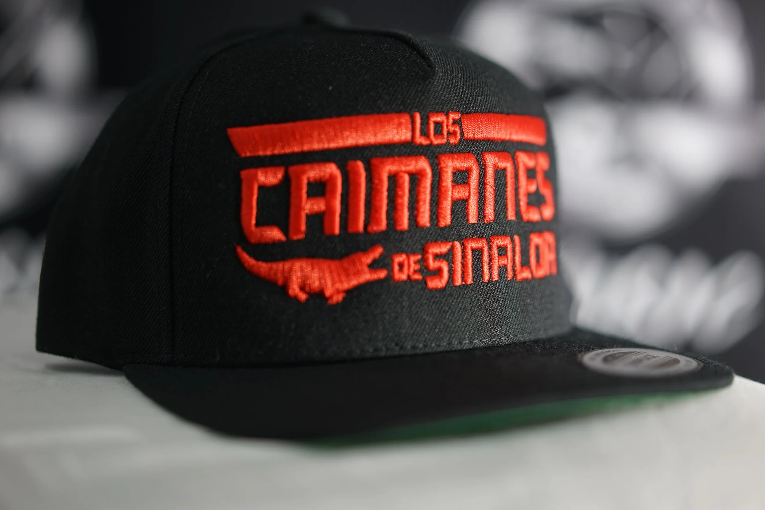 Caimanes Hat (Black,Red)