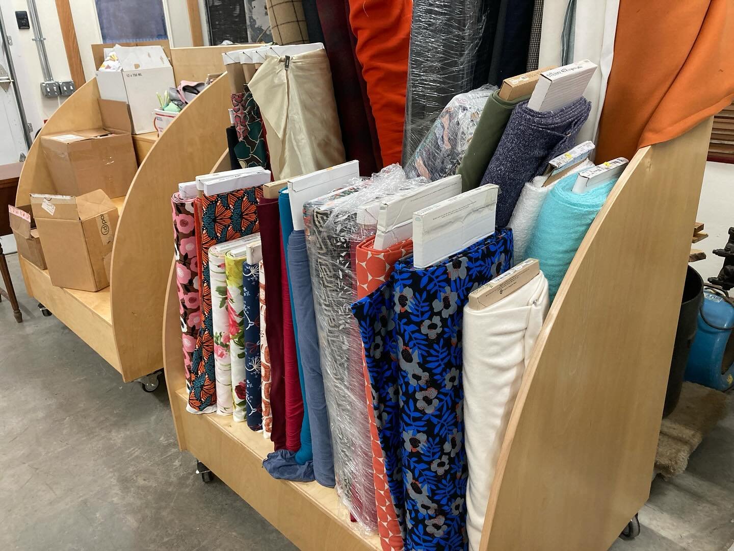 Last chance final clearance sale Wednesday, Dec 27, noon-5. Buy fabric, patterns, notions, old sewing machines. And more! See our bio for the location.