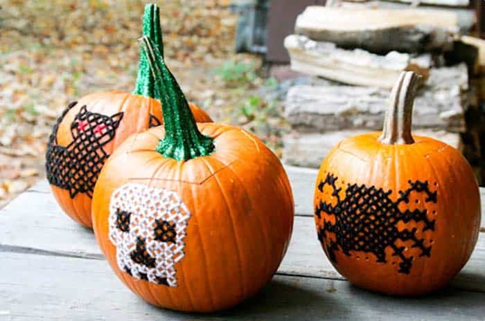 DIY-Halloween-Pumpkin-Decorating-Ideas-18-1-Kindesign.jpeg