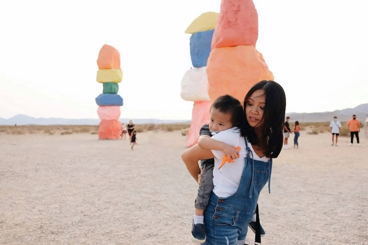 Las Vegas 🎰 &bull;&bull; A moment for National Rainbow Baby Day - the babies that bring color back to our lives after experiencing loss. 

They say 10-20% of known pregnancies end in miscarriages, but it&rsquo;s rarely talked about and therefore inc
