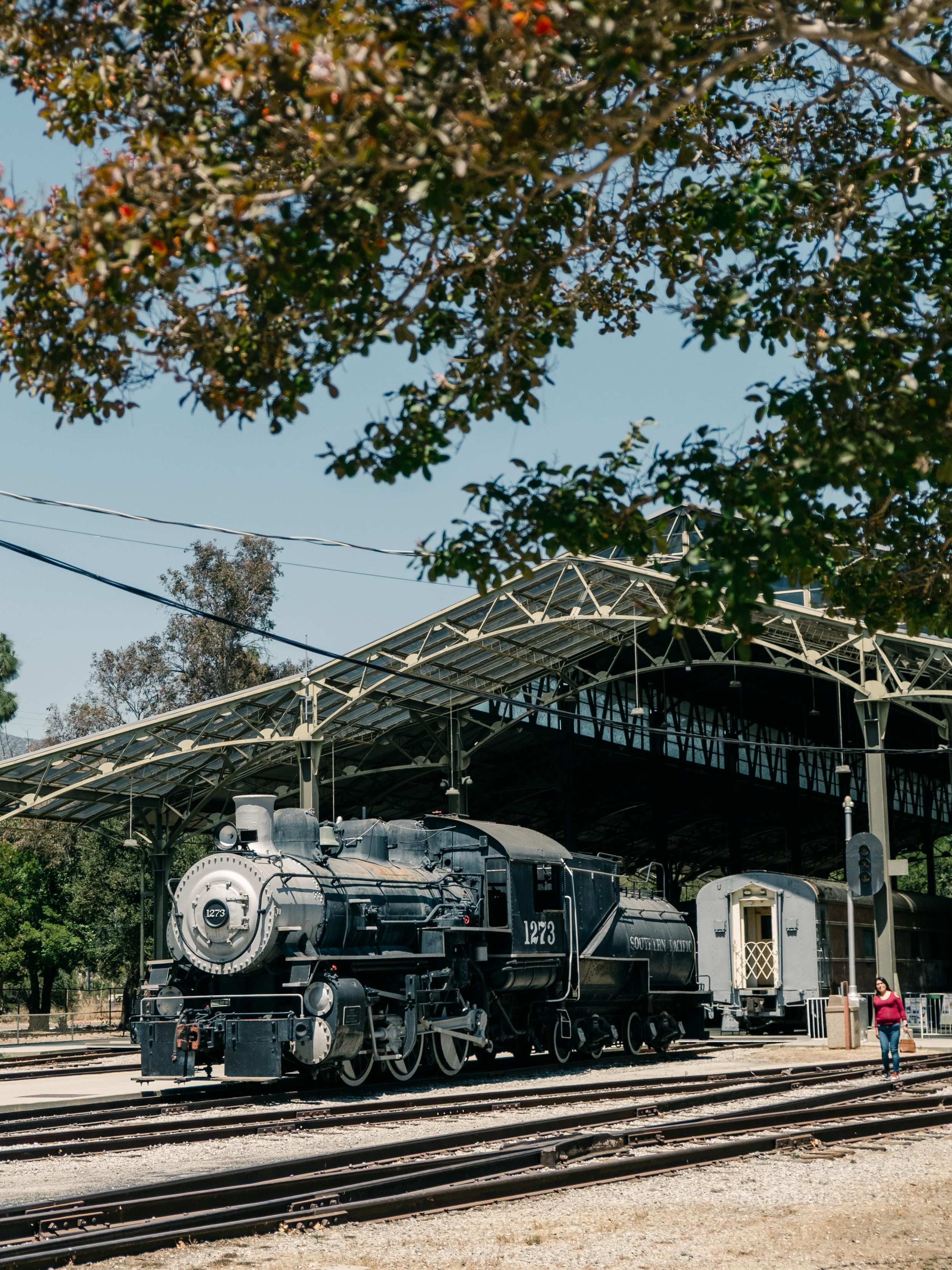 LA ⭐️ &bull;&bull; Wild to think my last memories here was with a baby and a 4 year old, and now that four year old is here teaching me the intricacies of these old locomotives. 

@traveltownmuseum is in Griffith Park and is a great free museum for a