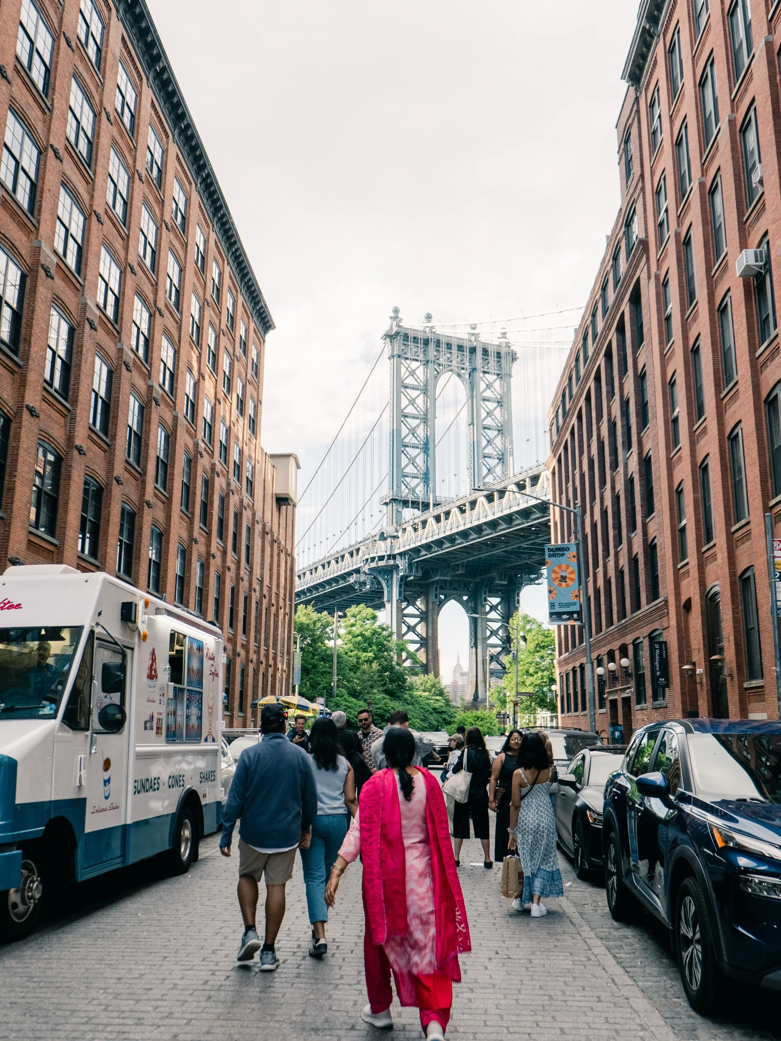 NYC 🍎&bull;&bull; Funny story. If you&rsquo;re on IG, you&rsquo;ve seen this street. It was on several lists of places to go when in New York, but it was because that I knew it was so popular that I had no intention of going. Crowds for a photo? Fuh