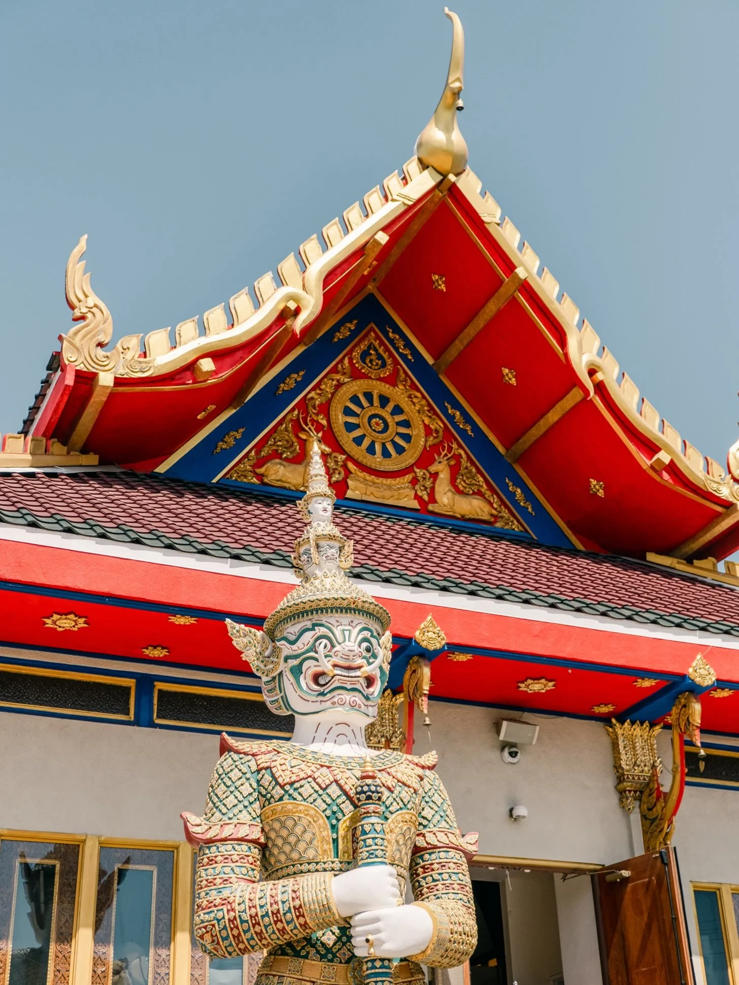 Earth 🌎 &bull;&bull; A collection of photos inspired by the rainbow 🌈 🫶🏼. Swipe to see locations of each. 

Wat Thai Temple, Los Angeles

Mexico City, Mexico

Mazatlan, Mexico

Mazatlan, Mexico

Sorrento, Italy 

Juneau, Alaska

Oahu, Hawaii

Sic