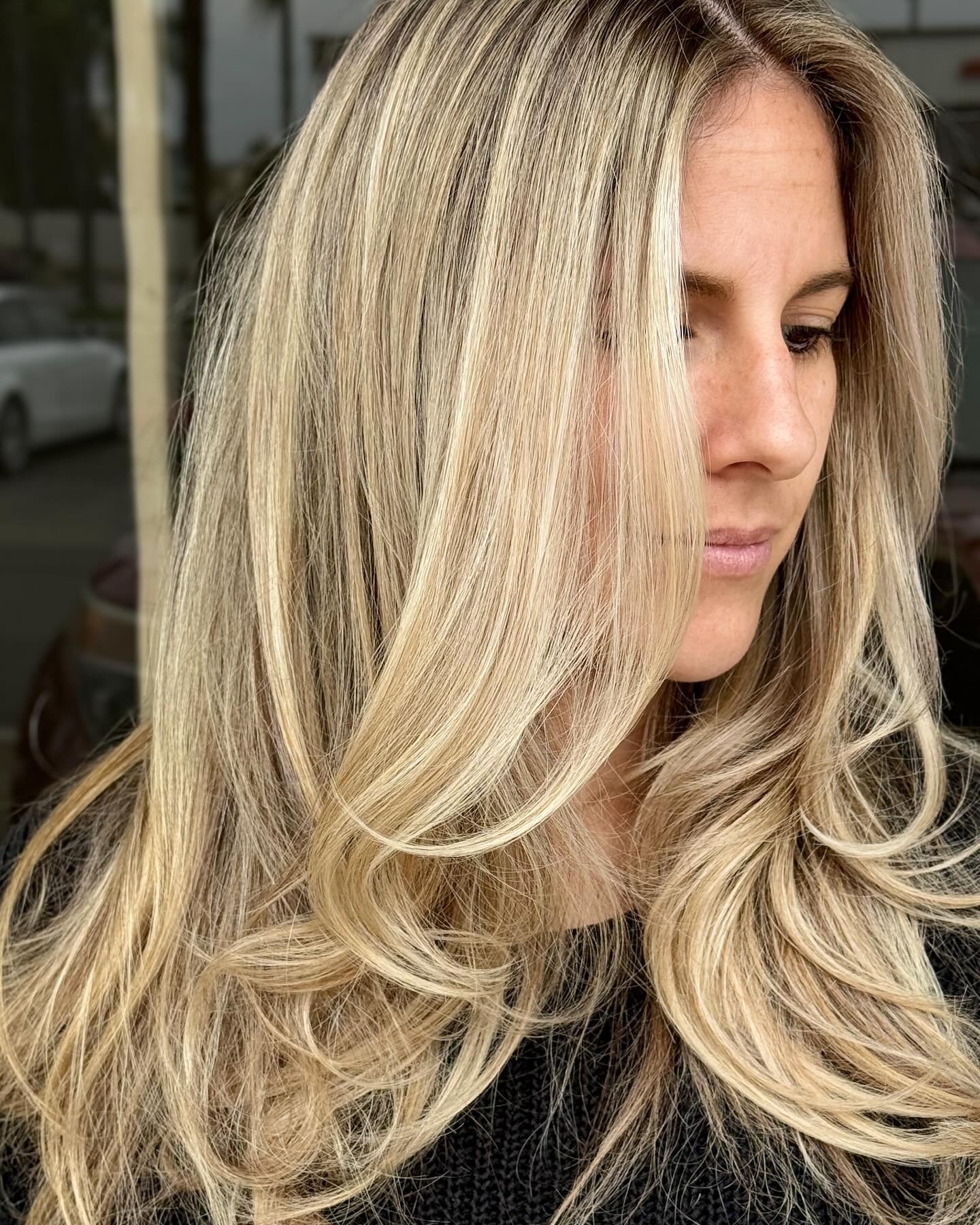 Too much blonde to fit in the pic. 💁🏼&zwj;♀️