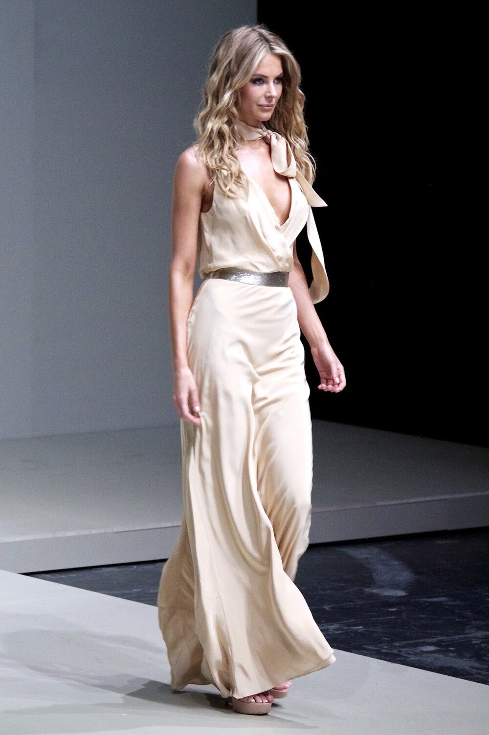 Jennifer Hawkins Wows On MYER's SS14 Runway