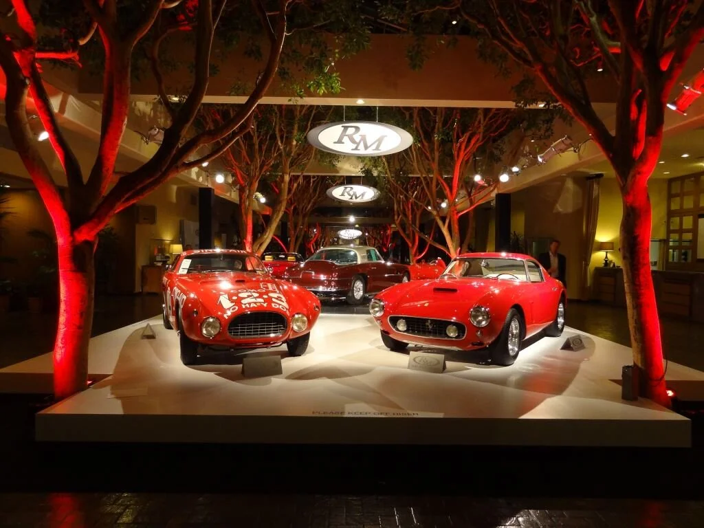 Rm ovals hangin lobby.JPG