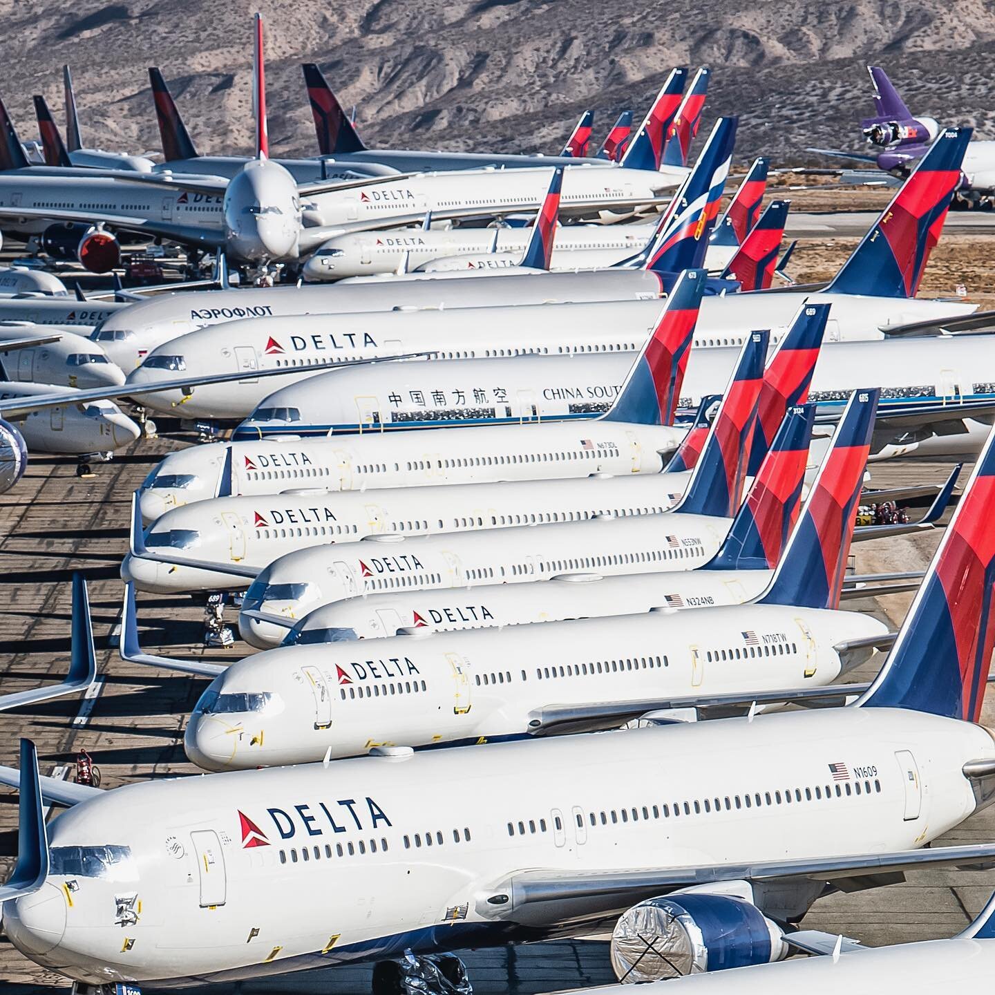 Lineups that are slowly fading away into history. #deltaairlines #boeing #boeinglover #boeing757 #757 #instagramaviation #aviationlover #aviationphotography #aerialphotography #nikon #nikonphotography #d850 #victorville #vcv #victorvilleairport #avge