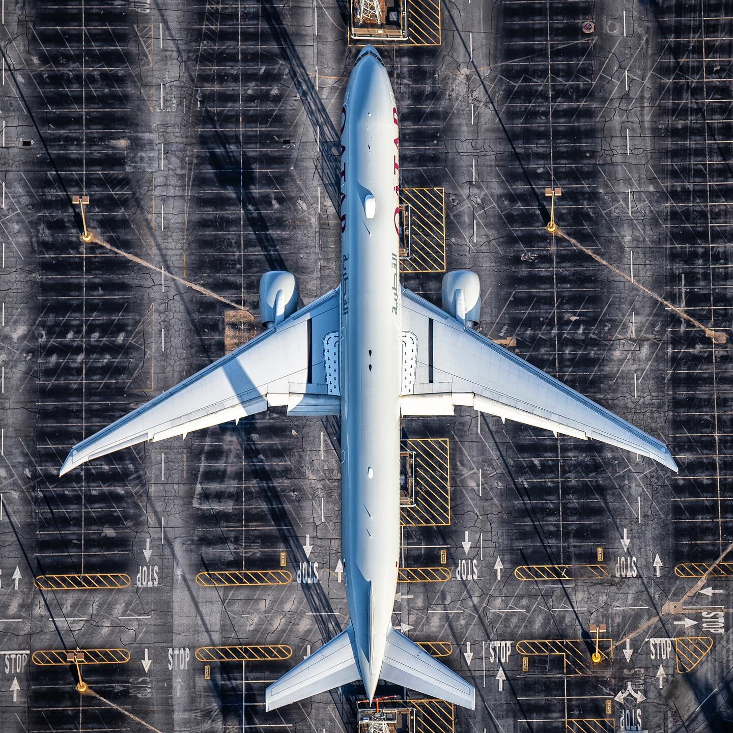 A Qatar 777 coming on final approach for ATL over the long term parking lot. #qatarairwayscrew #qatarairways #boeing #atl #boeinglovers #atlairport #atlanta  #instagramaviation #aviation #aviationphoto #aviationphotography #nikon #nikonphoto #d850 #a