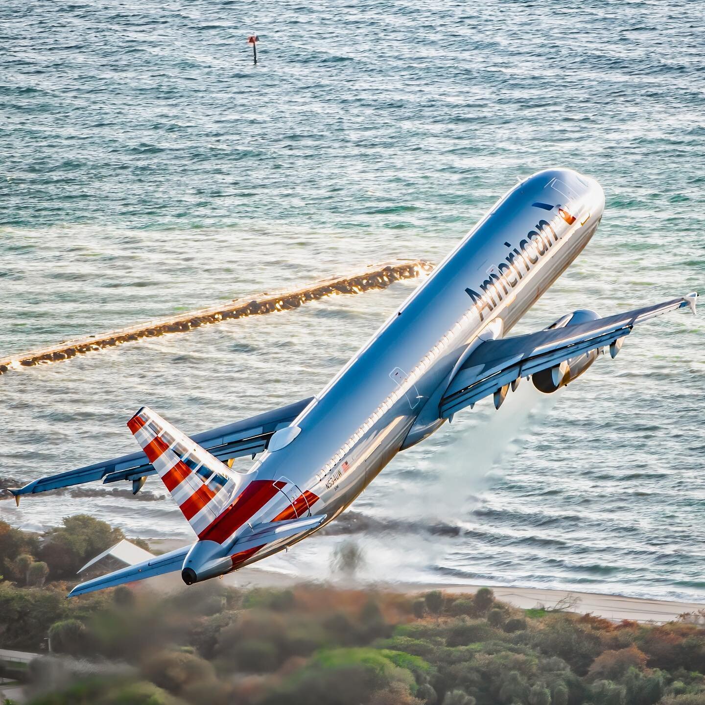 An American A321 zipping out of Fort Lauderdale. #americanairlines #a321 #airbus #airbuslover  #fortlauderdale #fllairport #fortlauderdalebeach #a2a #aerialphotography #aviation #instagramaviation #avgeek #aviationphotography #nikon #d850 #aviationlo