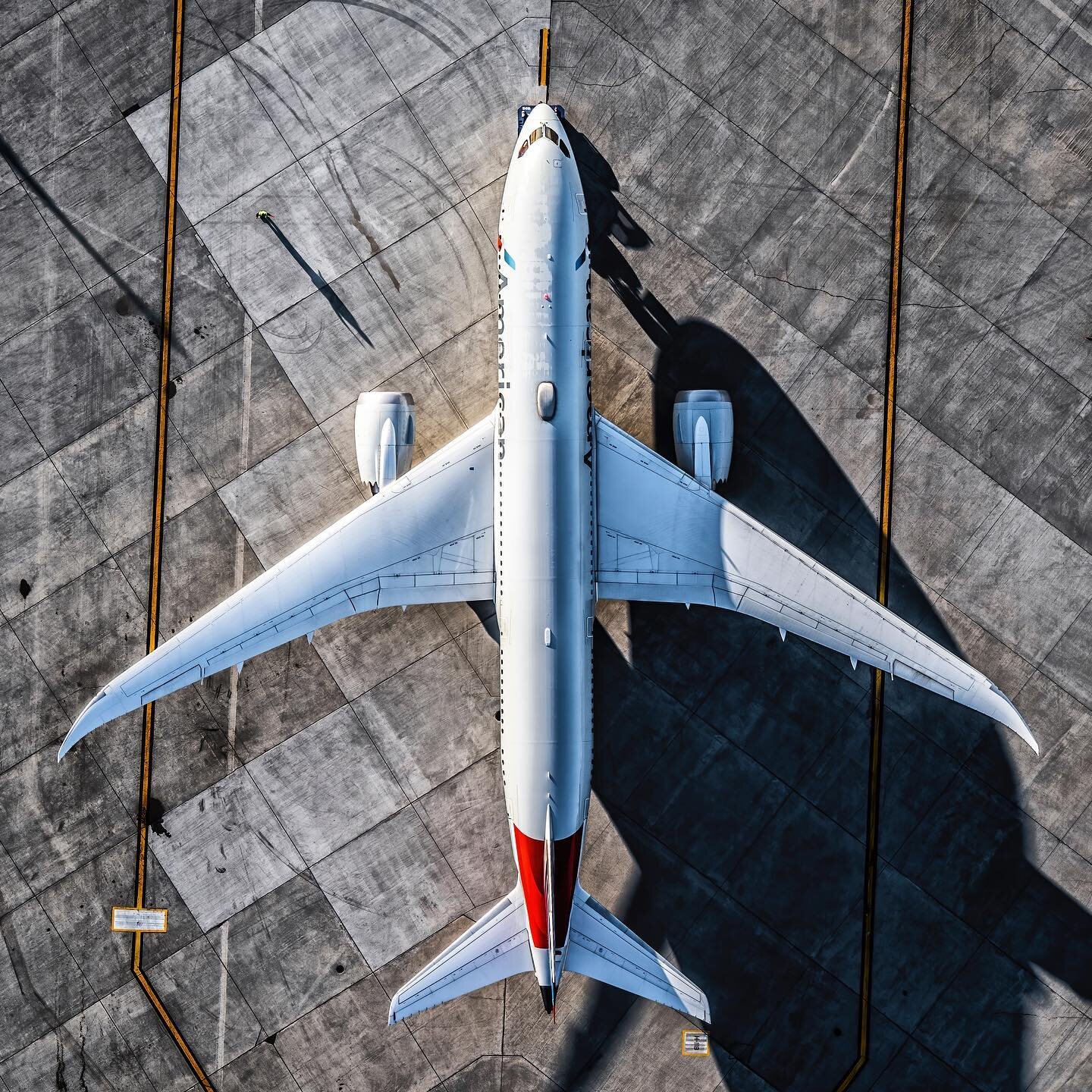 The American dream looks good from every angle. #americanair #boeing #787 #boeing787 #dreamliner #ohareairport #instagramaviation #aviationlover #aviationphotography #nikon #d850 #nikonphotography #aerialphotography #a2a #ord #chicago #chicagophotogr