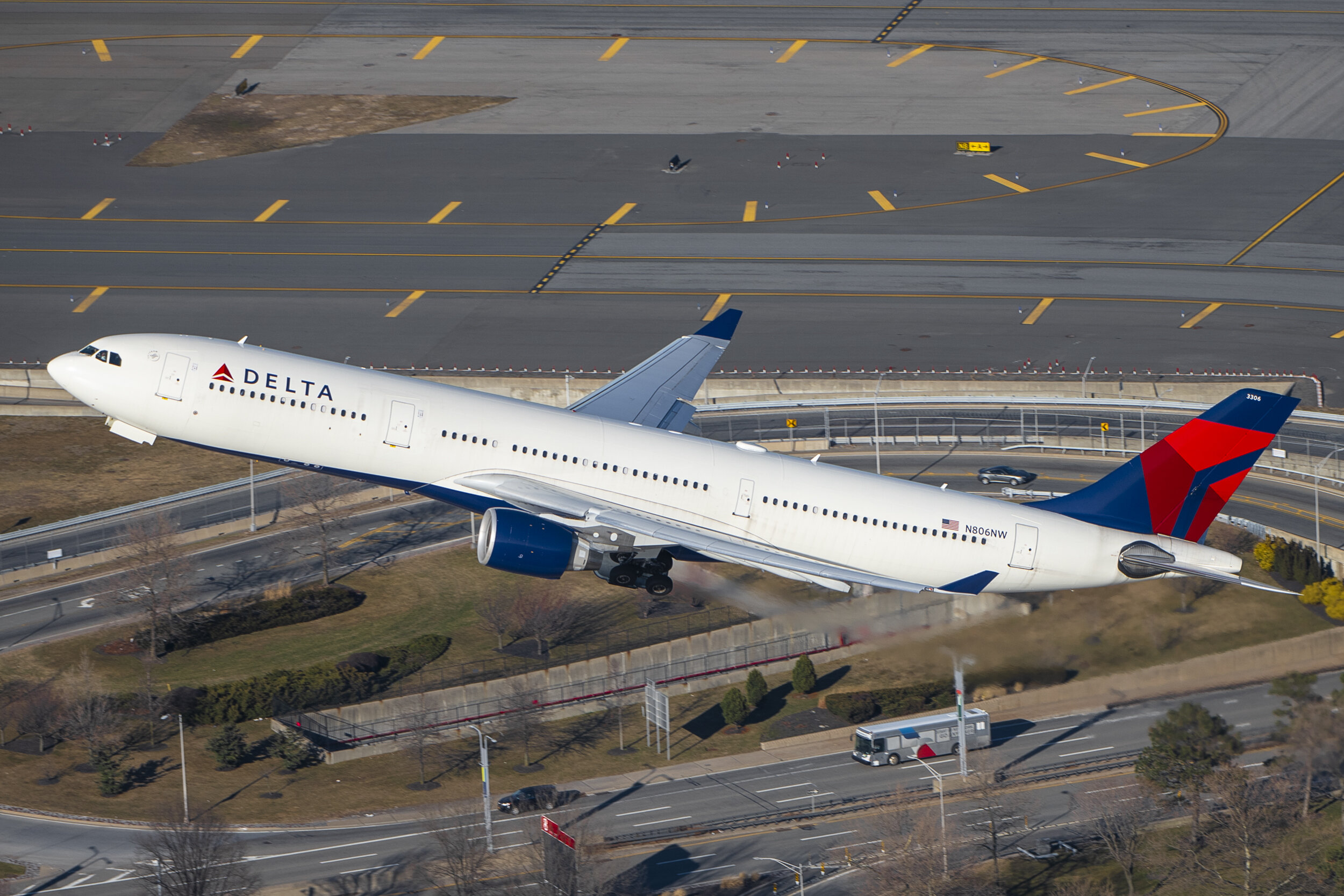  Delta Air Lines Airbus A330-323 N806NW 