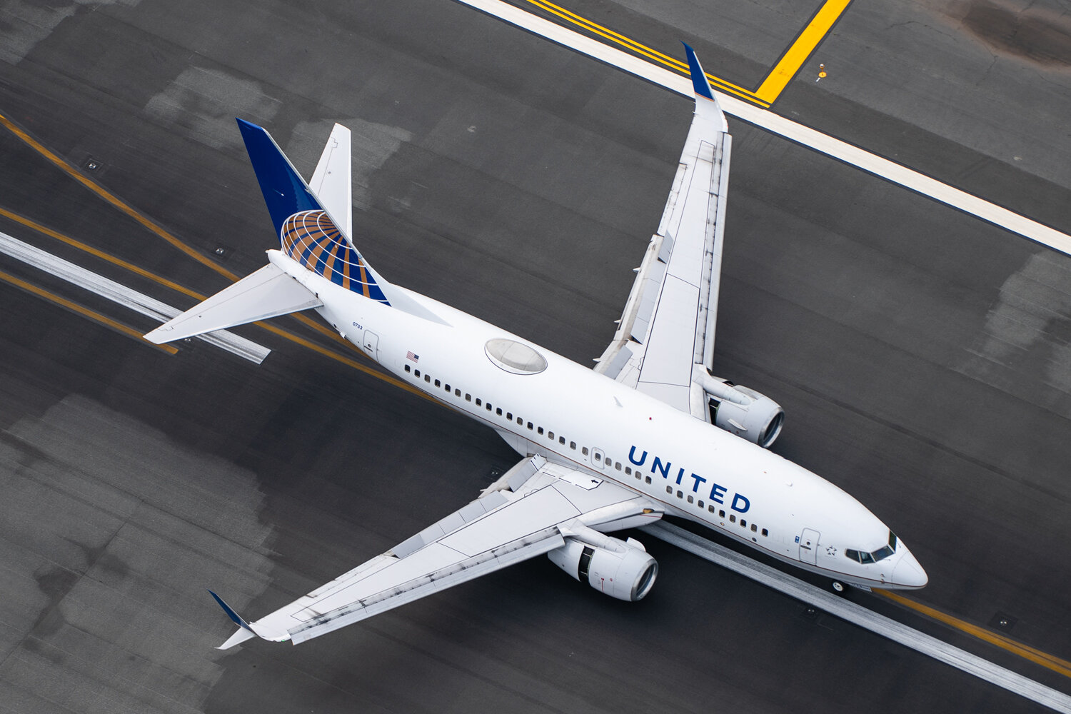  United Airlines Boeing 737 