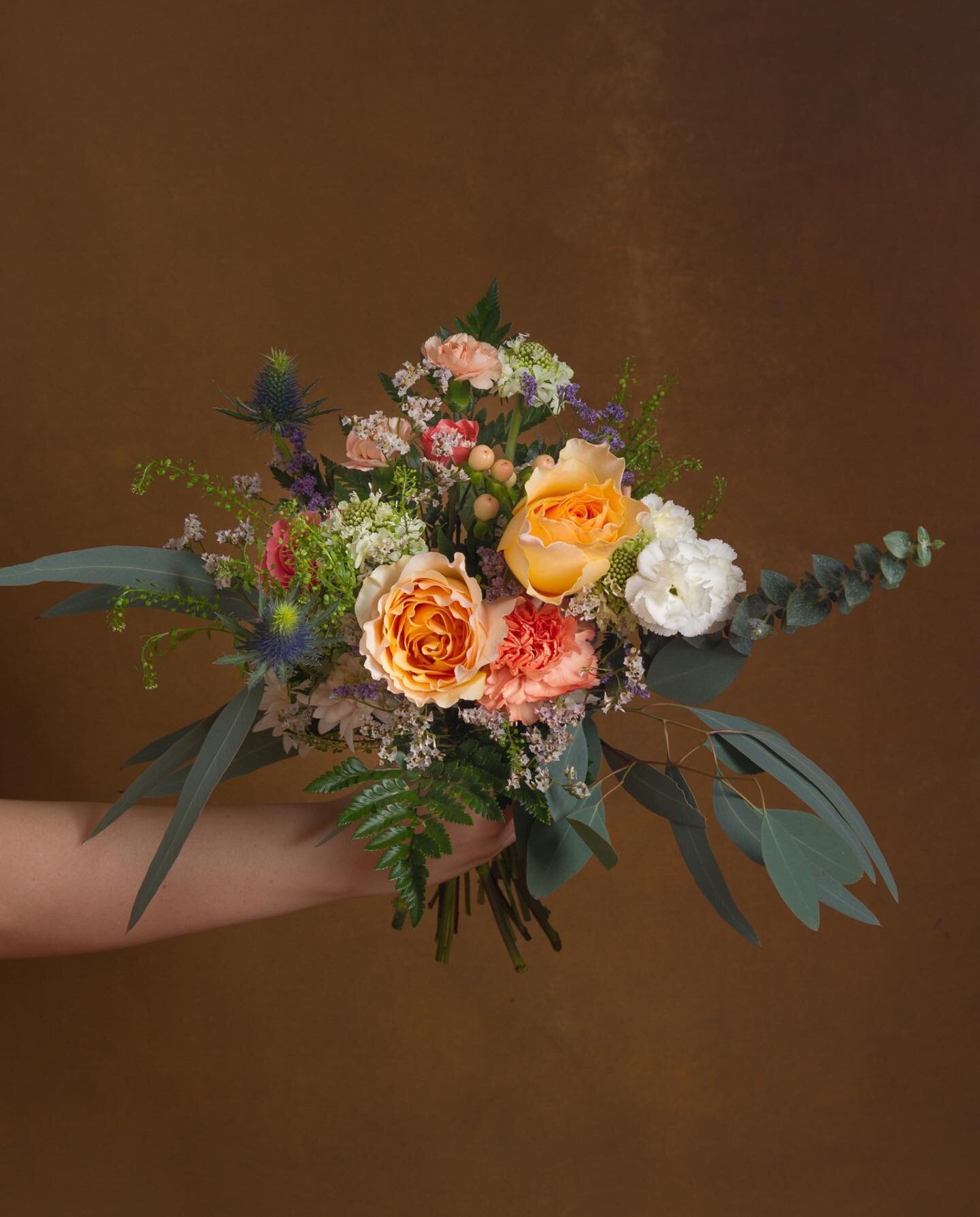 A Campanella rose and thistle bouquet proving you can be tough and dainty at the same time ✌🏼⁣
⁣
⁣
⁣
⁣
⁣
⁣
#vancouverflorist #vancouverflowers #flowerboutique #bespokeflowers #instaflorist #flowerstudio #freshcutflowers #sayitwithflowers #sendflower