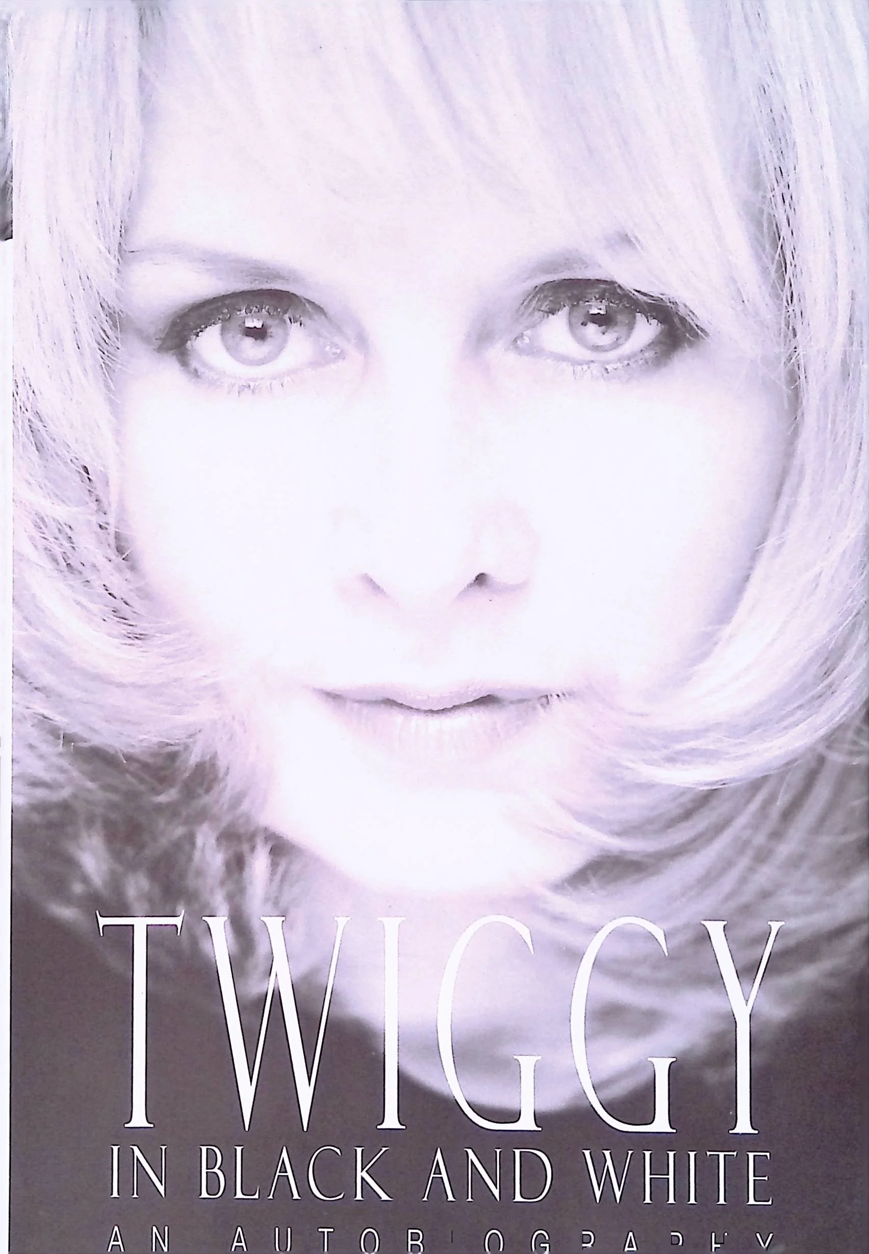 Twiggy in Black and White