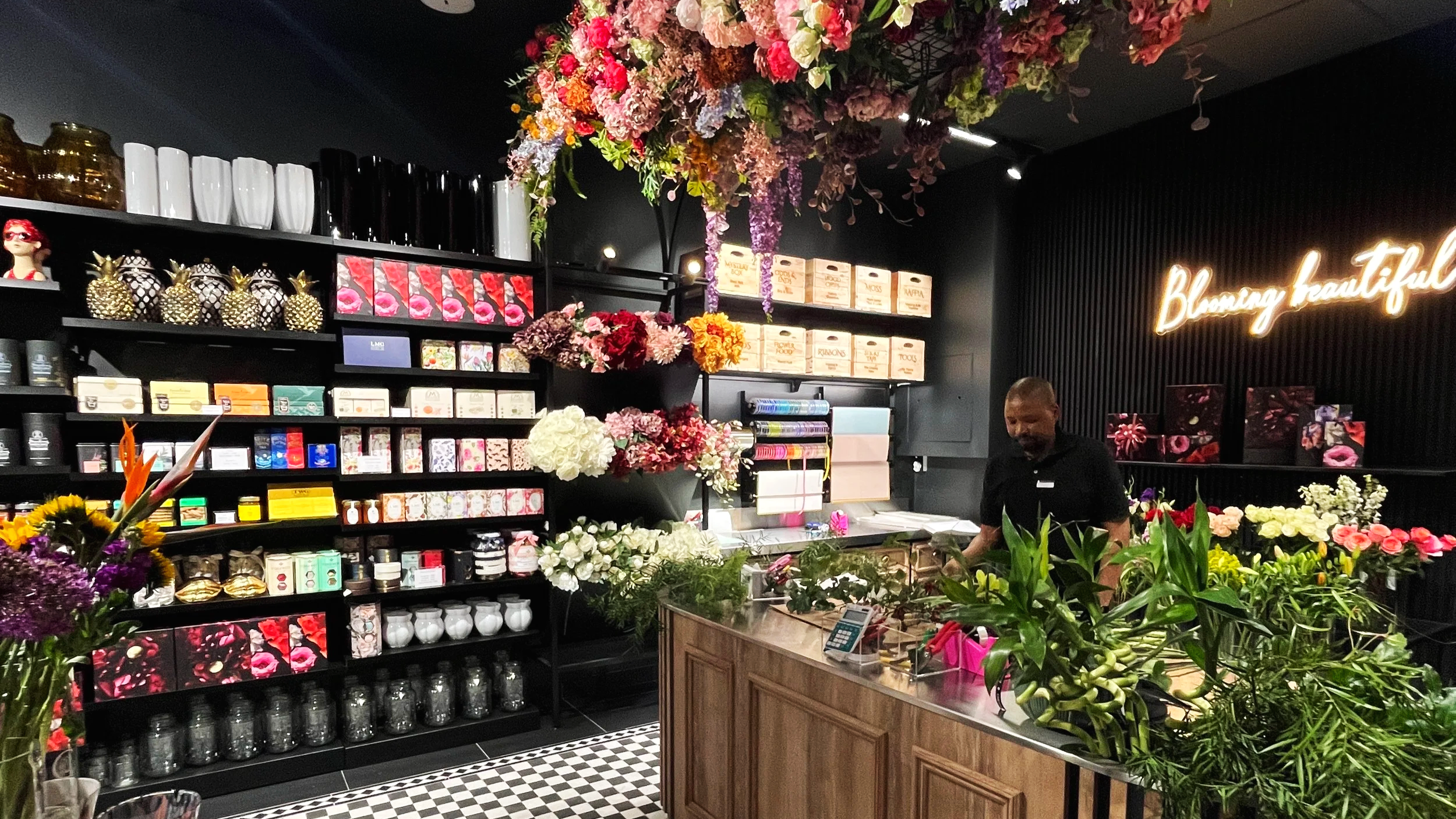COMPLETED STORE - FLORIST COUNTER + WALL