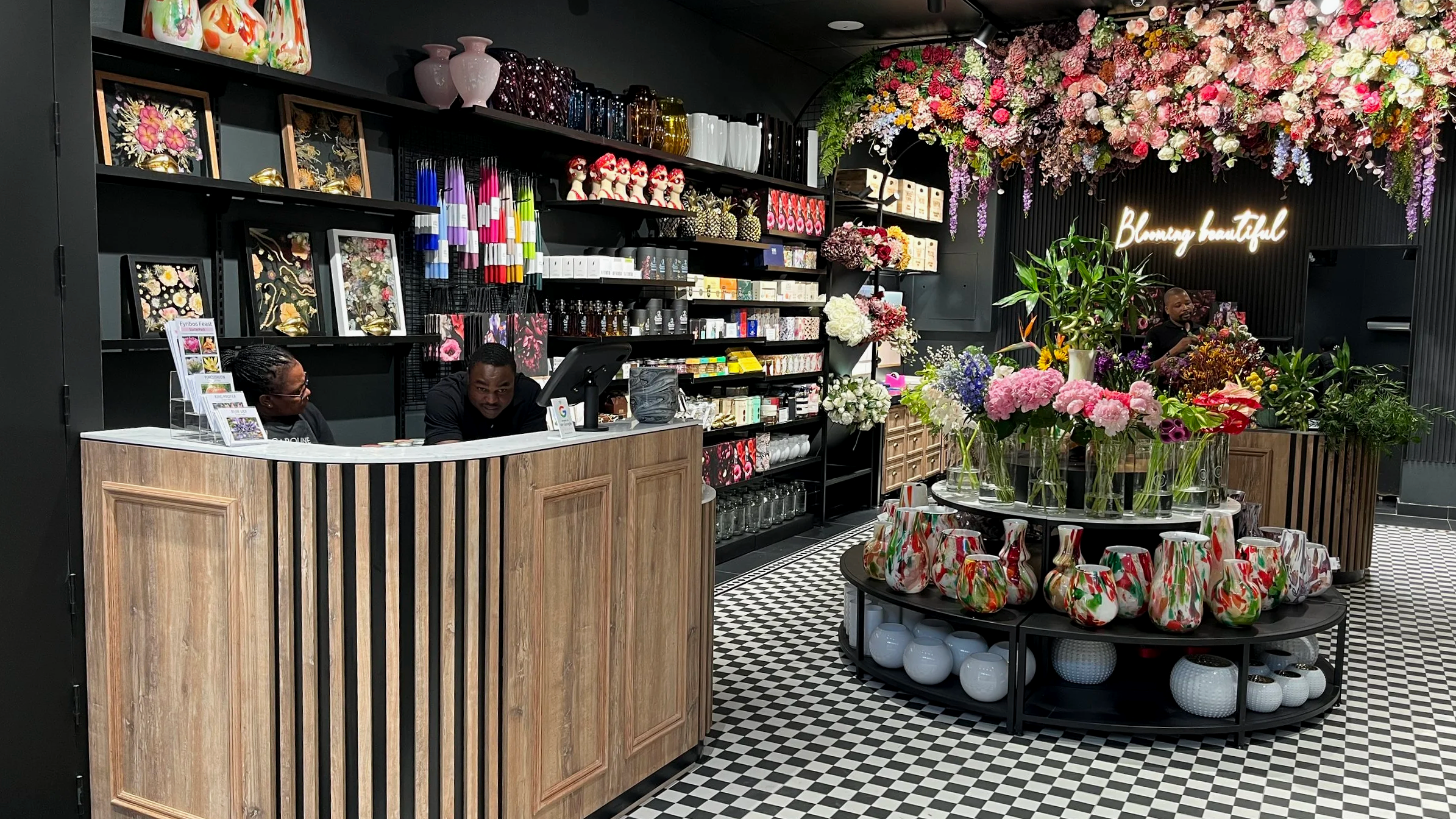COMPLETED STORE - PAY COUNTER
