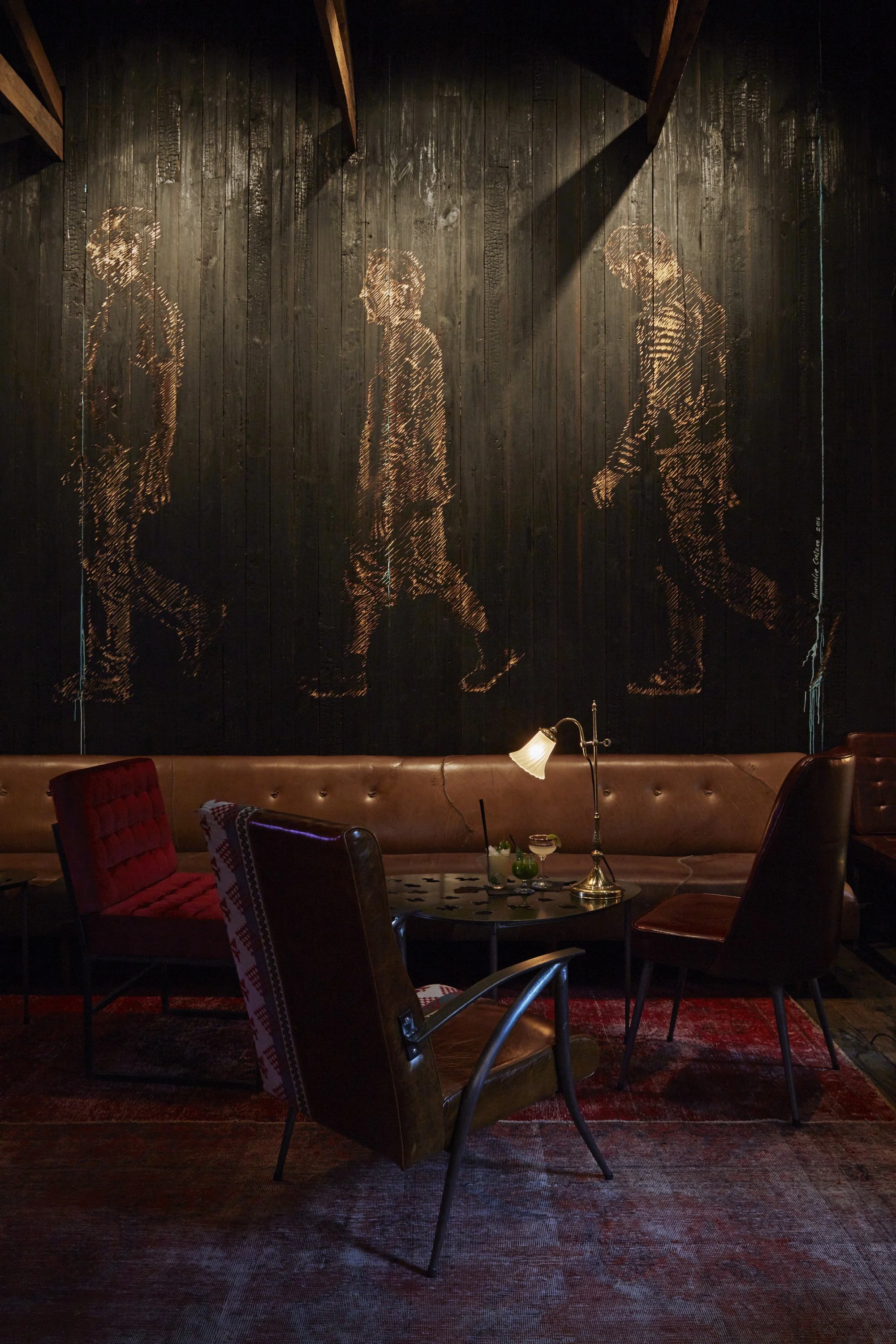 DARK ROOM - SEATING
