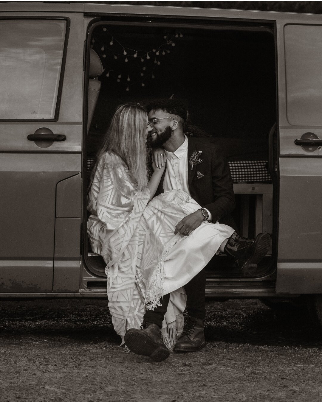 Let's run away together 🧡🌙

We've been getting lost in these photos from a few years ago of a little styled elopement shoot we set up. Where we found a peaceful, wild space in North Yorkshire and embraced romantic adventure in the depths of winter.