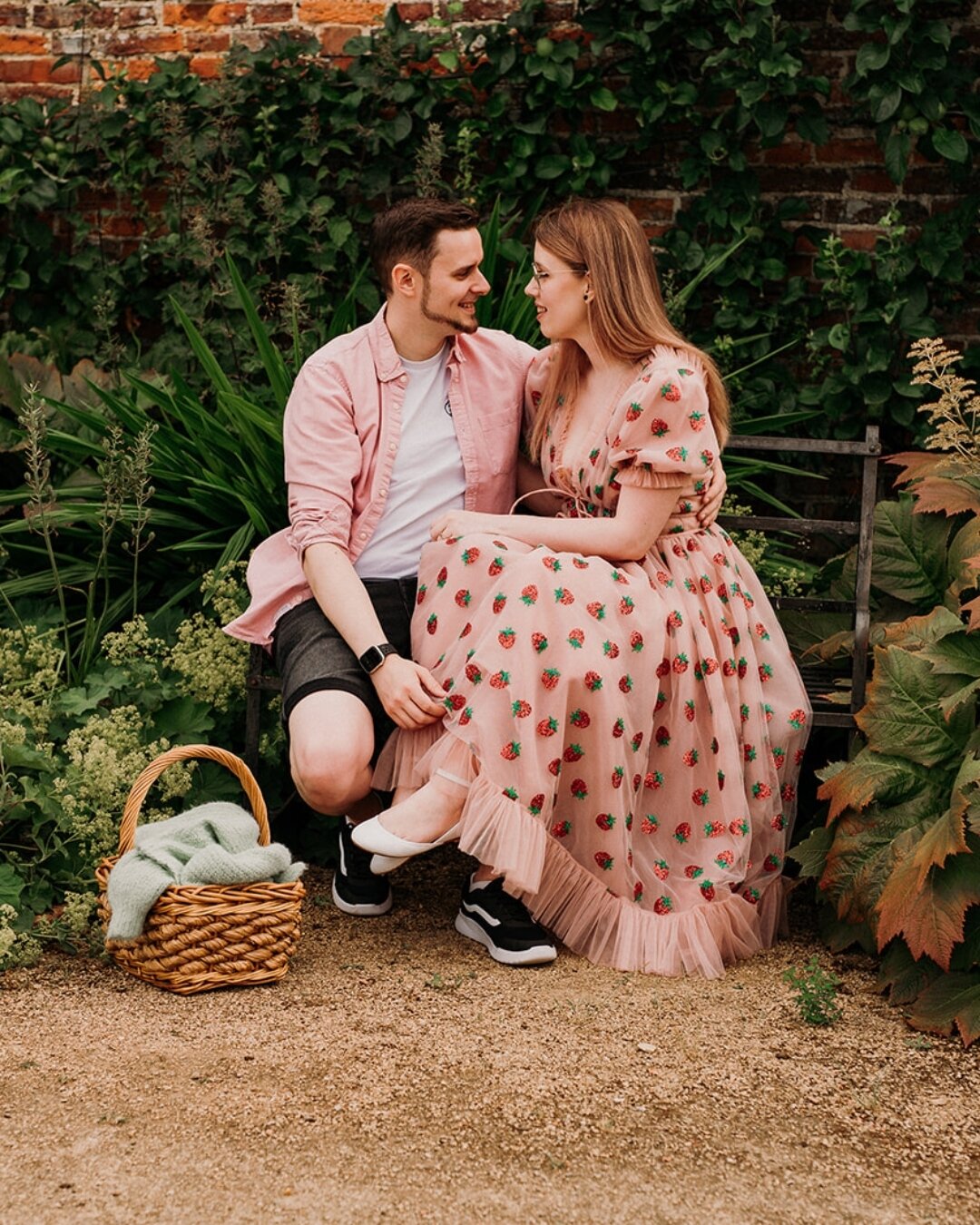 Fancy a faerie-tale picnic? 🧡🌙​​​​​​​​
​​​​​​​​
It was so fab seeing @helmsleywalledgarden on @gardenersworldtv on Friday! We're super blessed in North Yorkshire to have lots of beautiful walled gardens to explore, but Helmsley is particularly spec