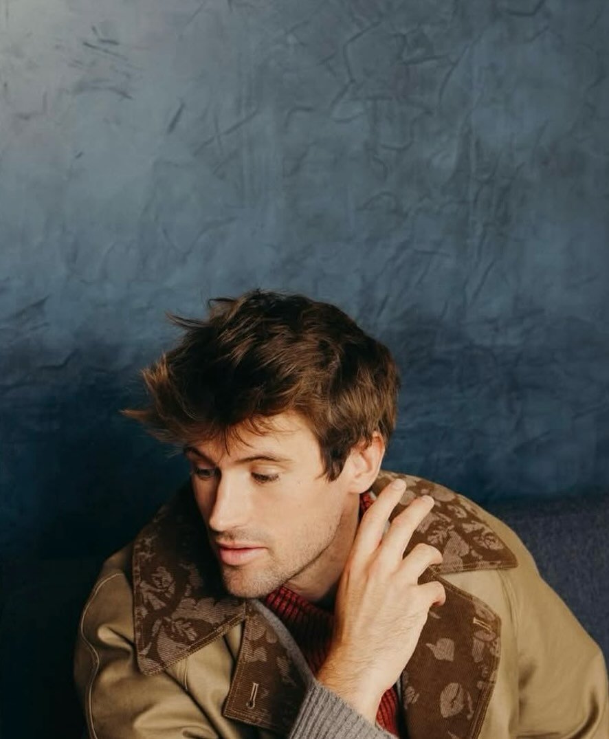 @victor_meutelet in @chensifan_official for @antonymmagazine

PHOTO @clementine_belhomme 
STYLIST tatianaterrine
MUAH @luzeliamua
LOCATION @lafondation.paris