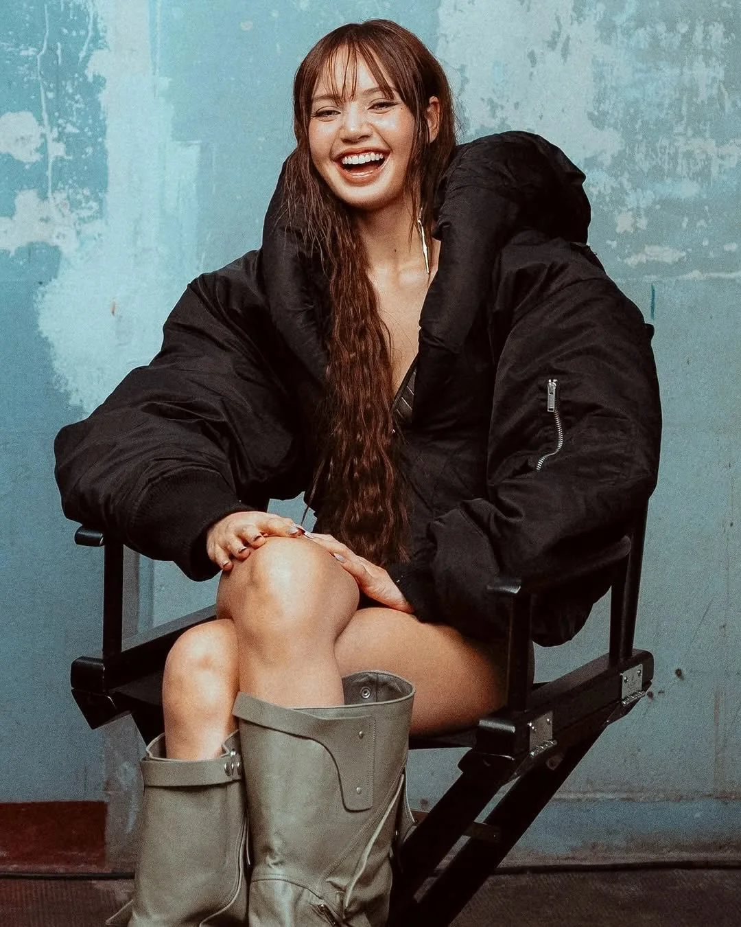 @lalalalisa_m wearing @elenanajdovska.jewelry for @voguemagazine 

---

Styled by @nanist @lukawaii 🖤