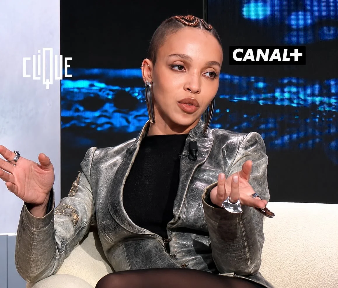 @fkatwigs wearing @elenanajdovska.jewelry for @cliquetv 🖤

Styled by @lukawaii 🫶