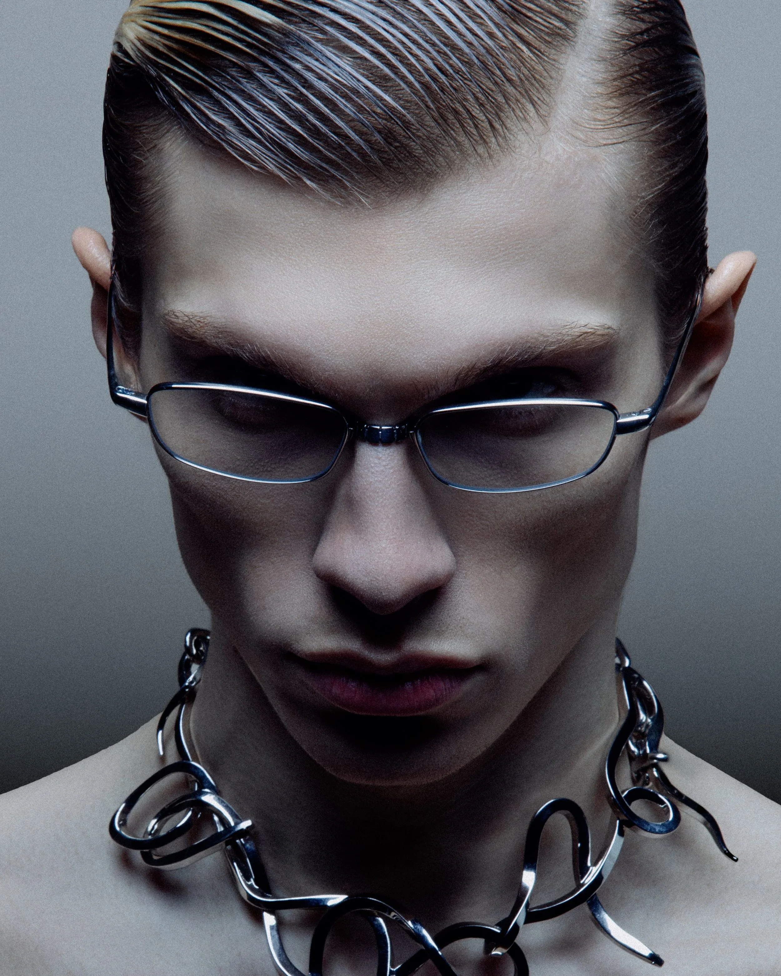 @florence_moorhead seen by @michael_geertzen and  @vladdobre

---

Styling @michael_geertzen
Grooming @bb_guurl_mua 
Hair @mrjessydfs
Light assistant @sorhab
Model @pol.schwinzer @vivamodel