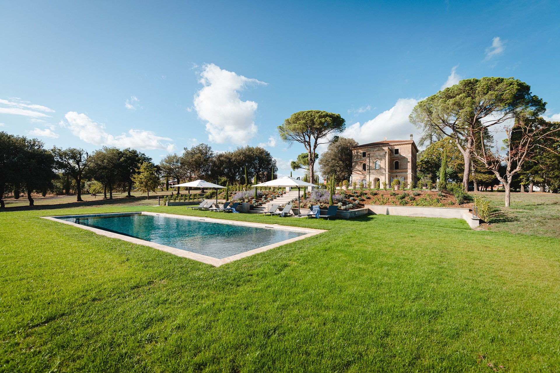 Manor-Umbria-garden-private-villa-rent.jpeg
