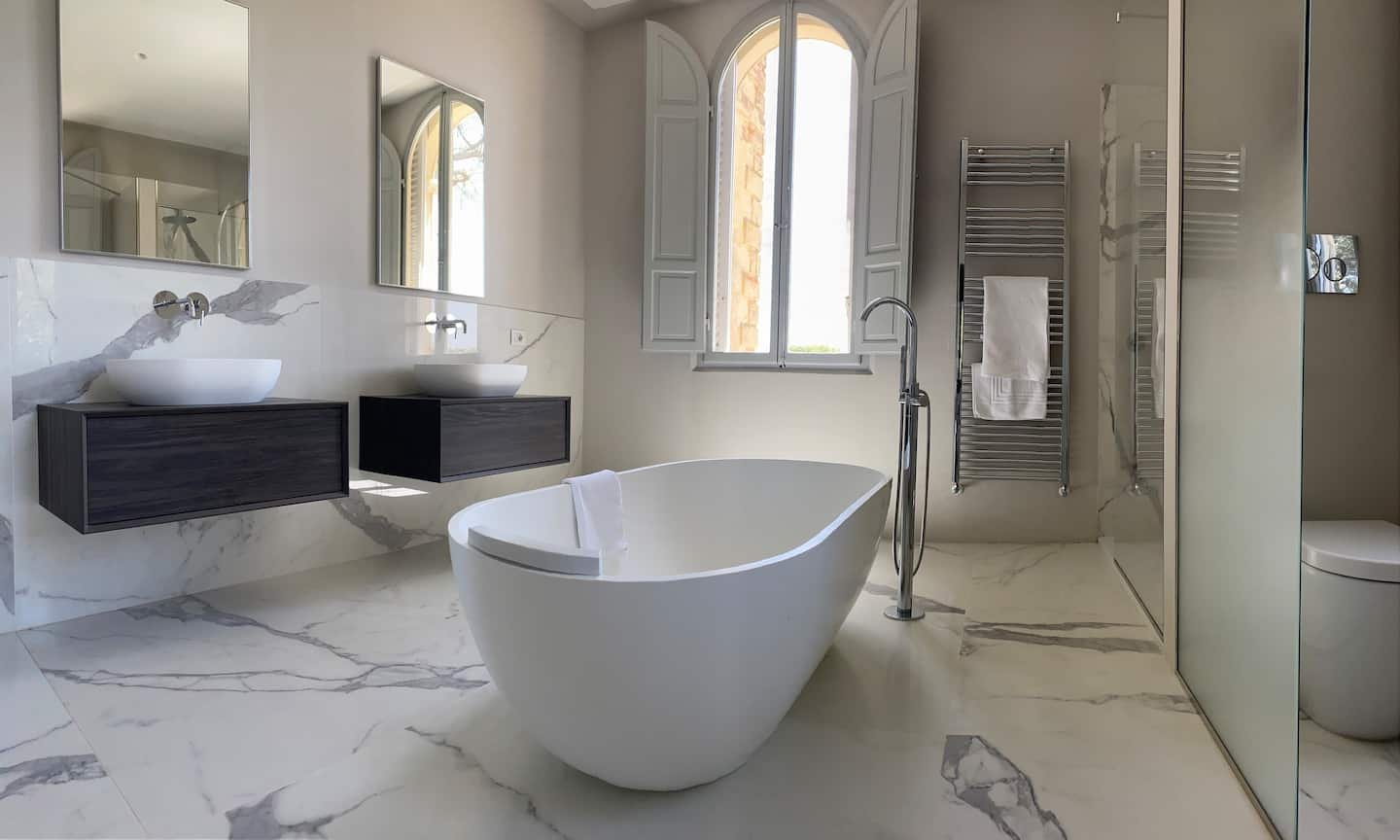 Manor-Umbria-sinks-private-villa-rent.jpeg