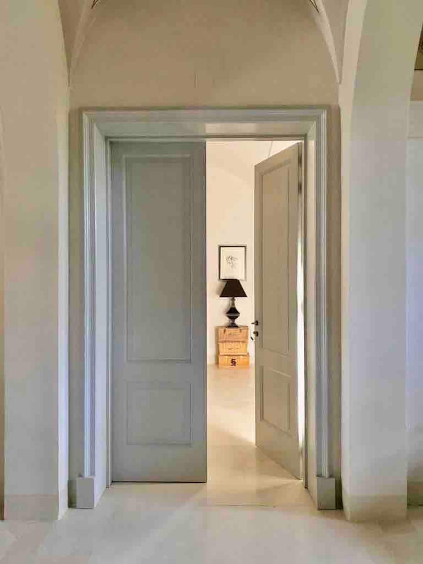 Manor-Umbria-doors-private-villa-rent.jpeg