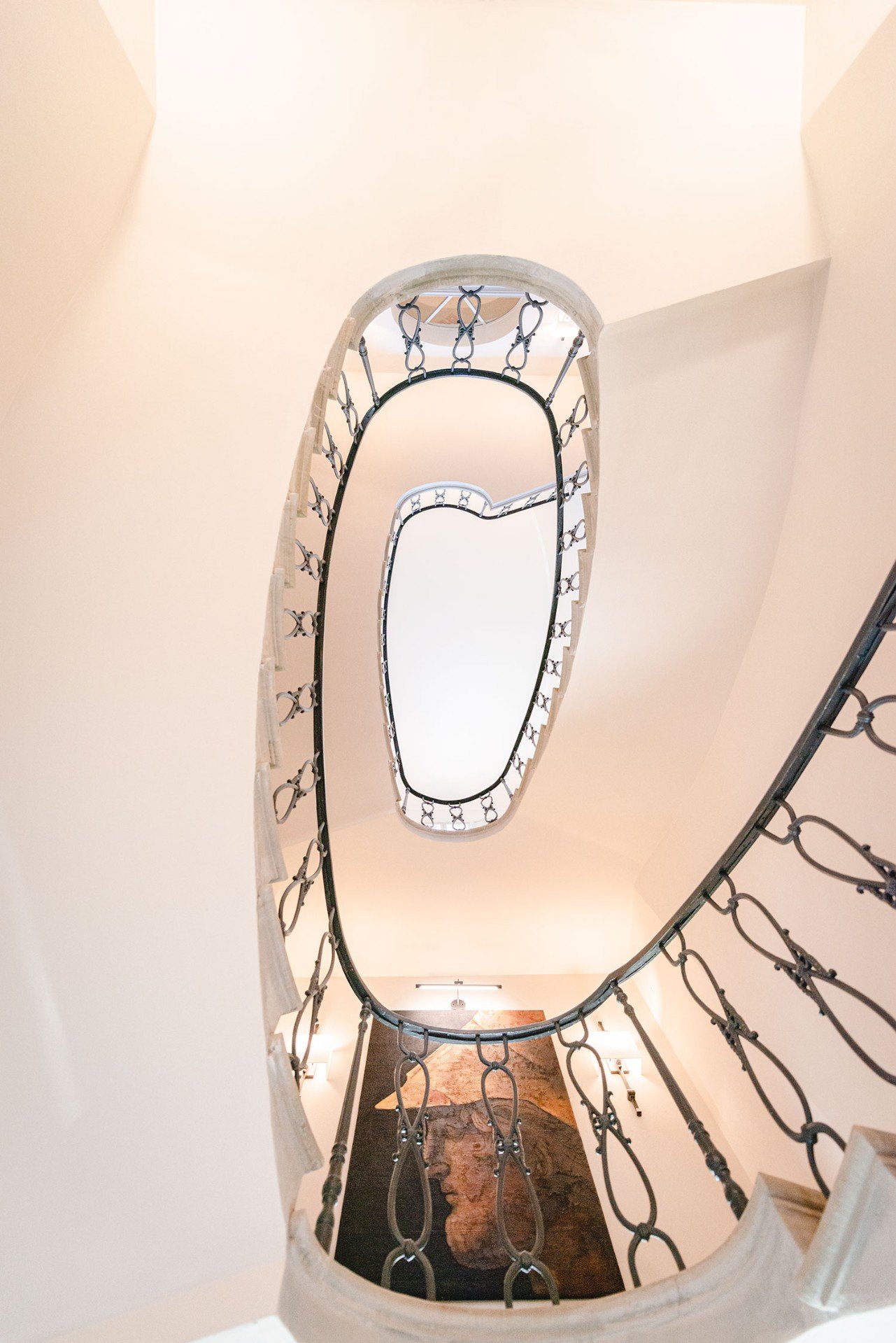 Manor-Umbria-stairs-private-villa-rent.jpeg