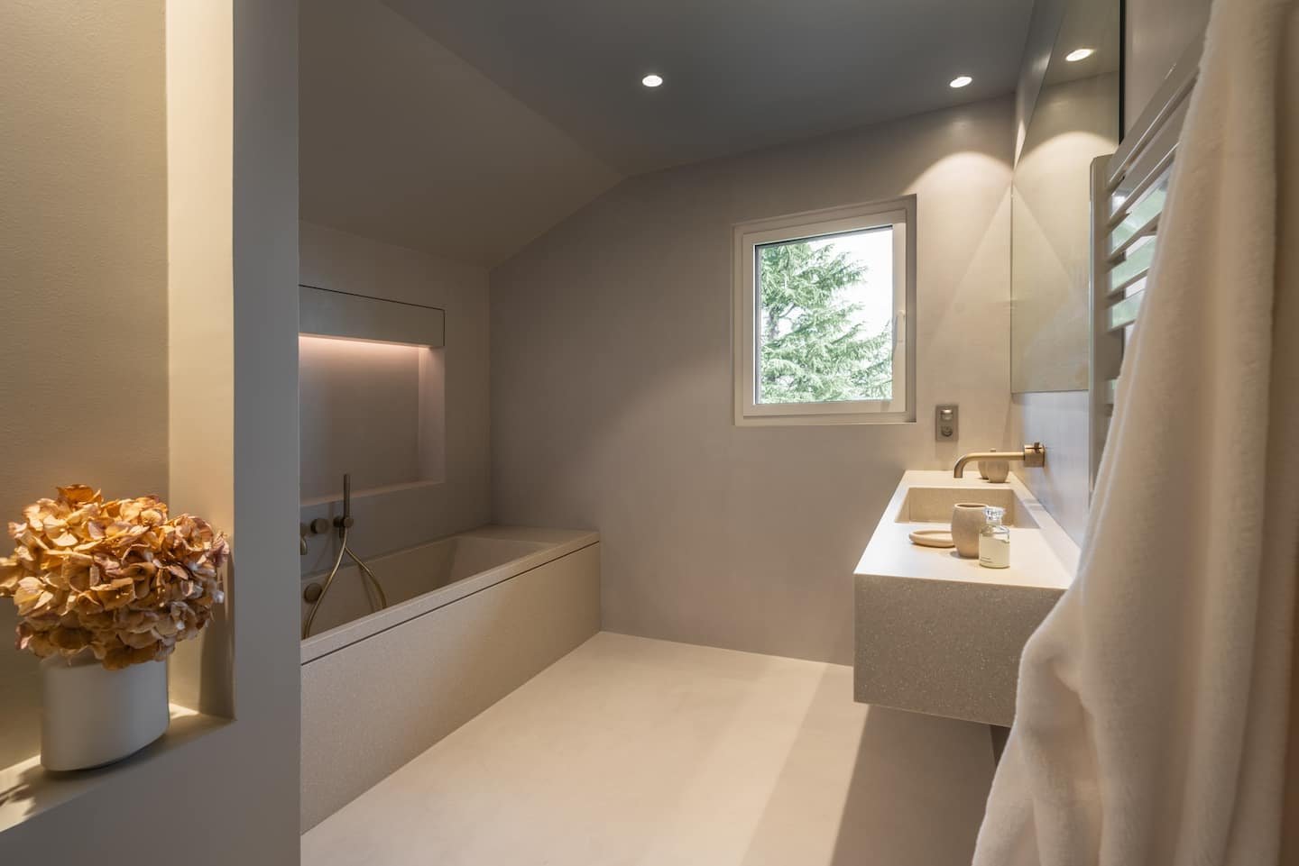 Bathroom-luxury-Villa-Annecy-Rental.jpeg