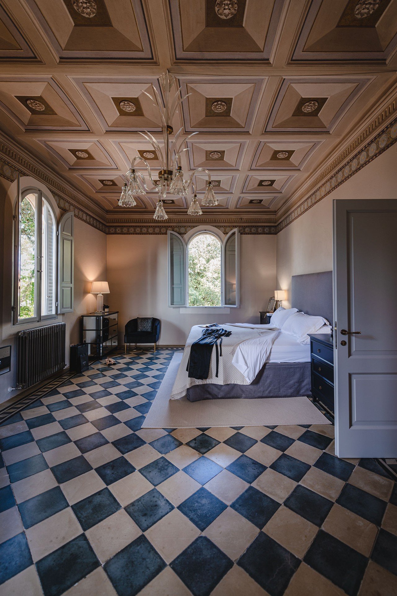 Manor-Umbria-bedroom-blue-private-villa-rent.jpeg