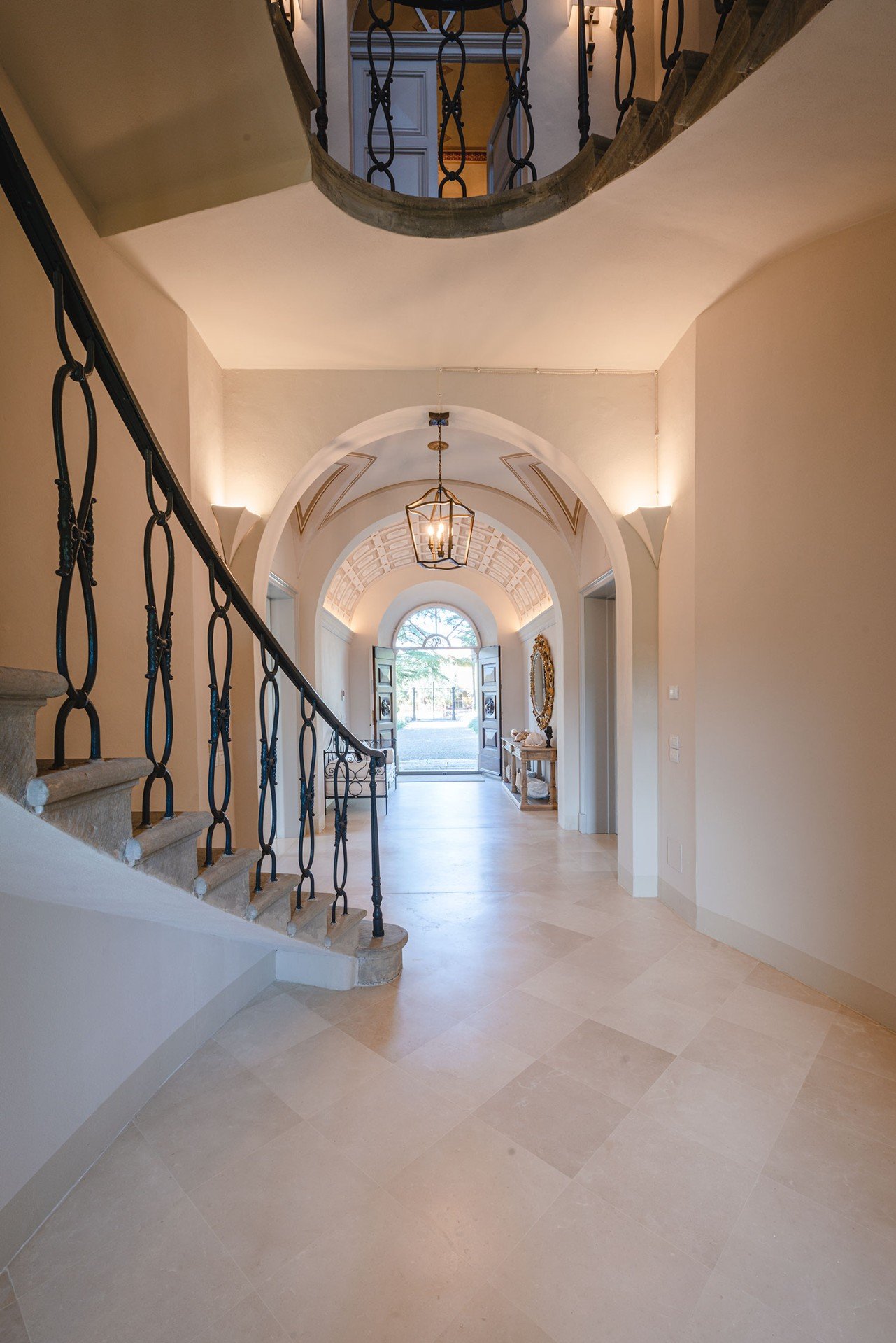 Manor-Umbria-hallway-private-villa-rent.jpeg