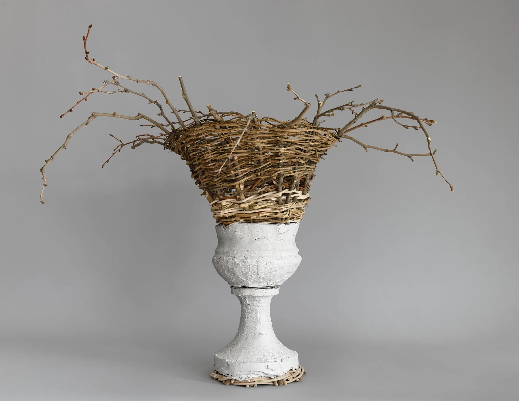 Clinton Hill Memorial: Campana Urn.
Lime plaster hand-mixed with aggregate from local demolition, storm-felled branches, english ivy, scavenged wood. 2026
