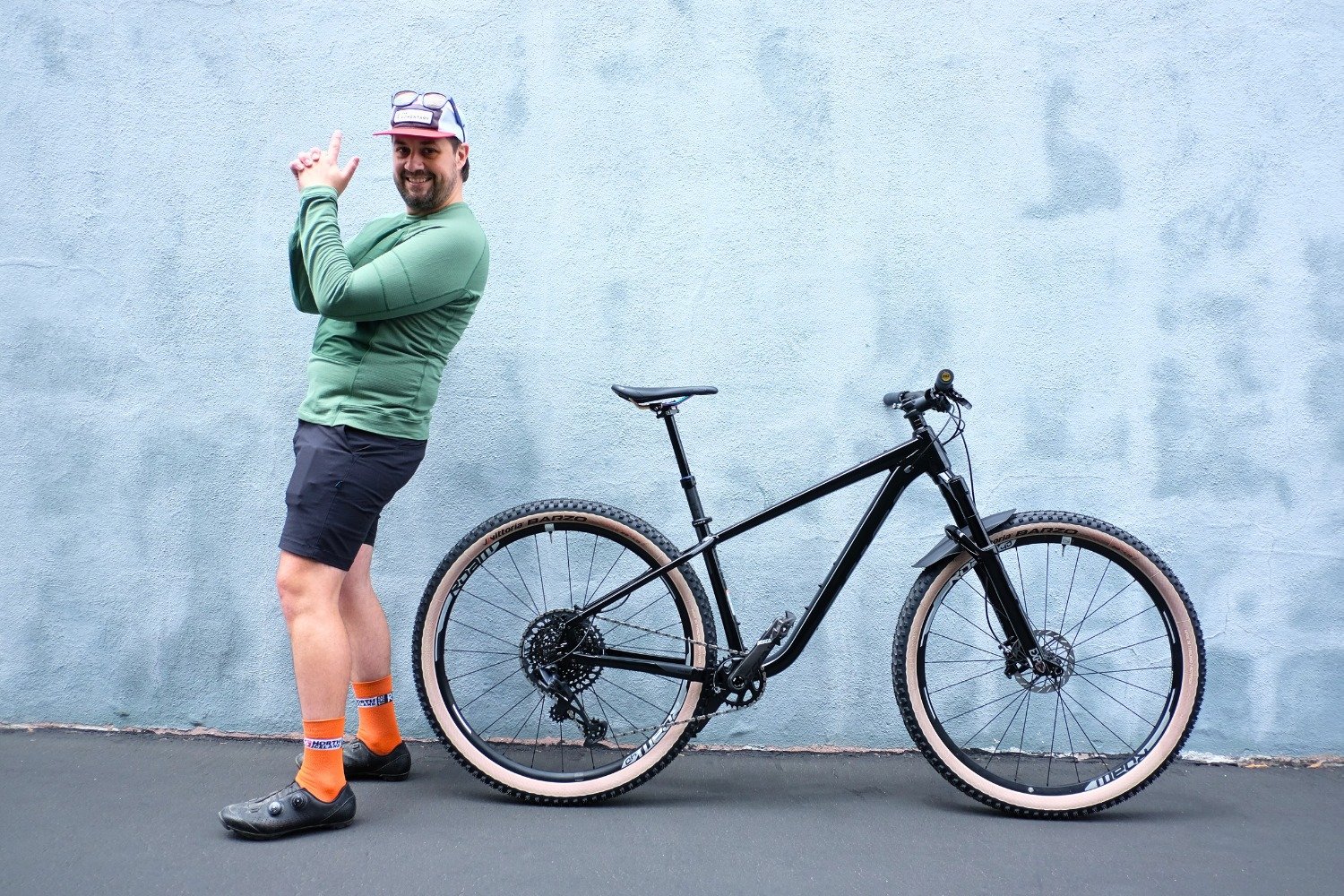 Mr. Dan just got himself a new new hard tail @salsacycles Timberjake.

Super Elegant in all black with a little pop of his oil slick rails and tan sidewalls. If you get a chance ask him to lift it because its pretty light. Probably light then your bi