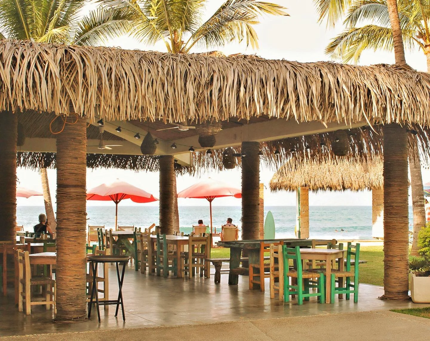 The view when you enter Frente al Punto from the street... Come say hi tomorrow, from 12:30pm onwards 🤍🌴