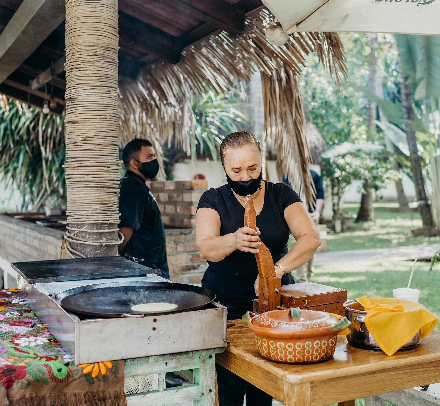 Hand made tortillas. Delicious bites from the grill. Fresh ingredients sourced locally. Passionate humans creating your food. Happy 🤍