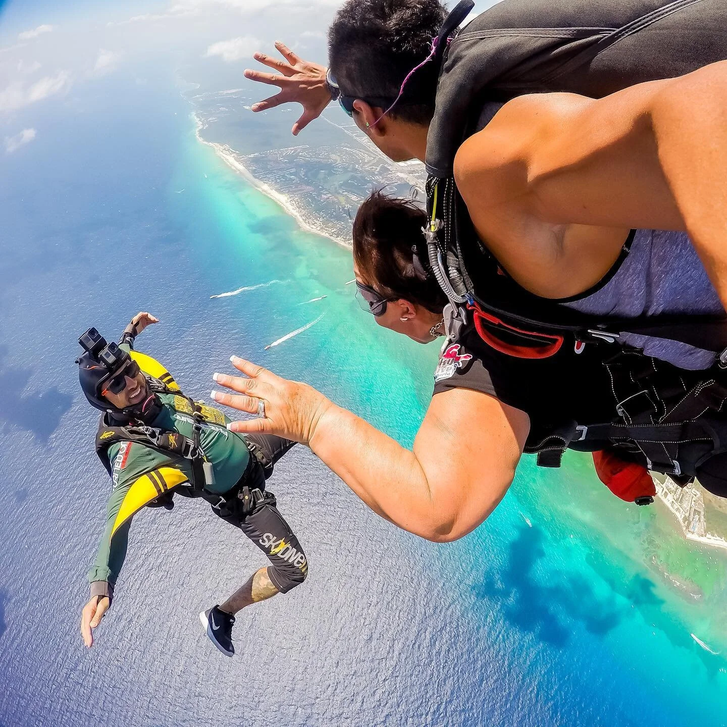 Fact: We are the only company in Playa del Carmen that can offer you the Outside Video package, for two people on the same flight, thanks to our Turbo Charged Aircraft. The Mahindra Airvan GA8 🚀 To the moon baby! Send us a message and ask us about o