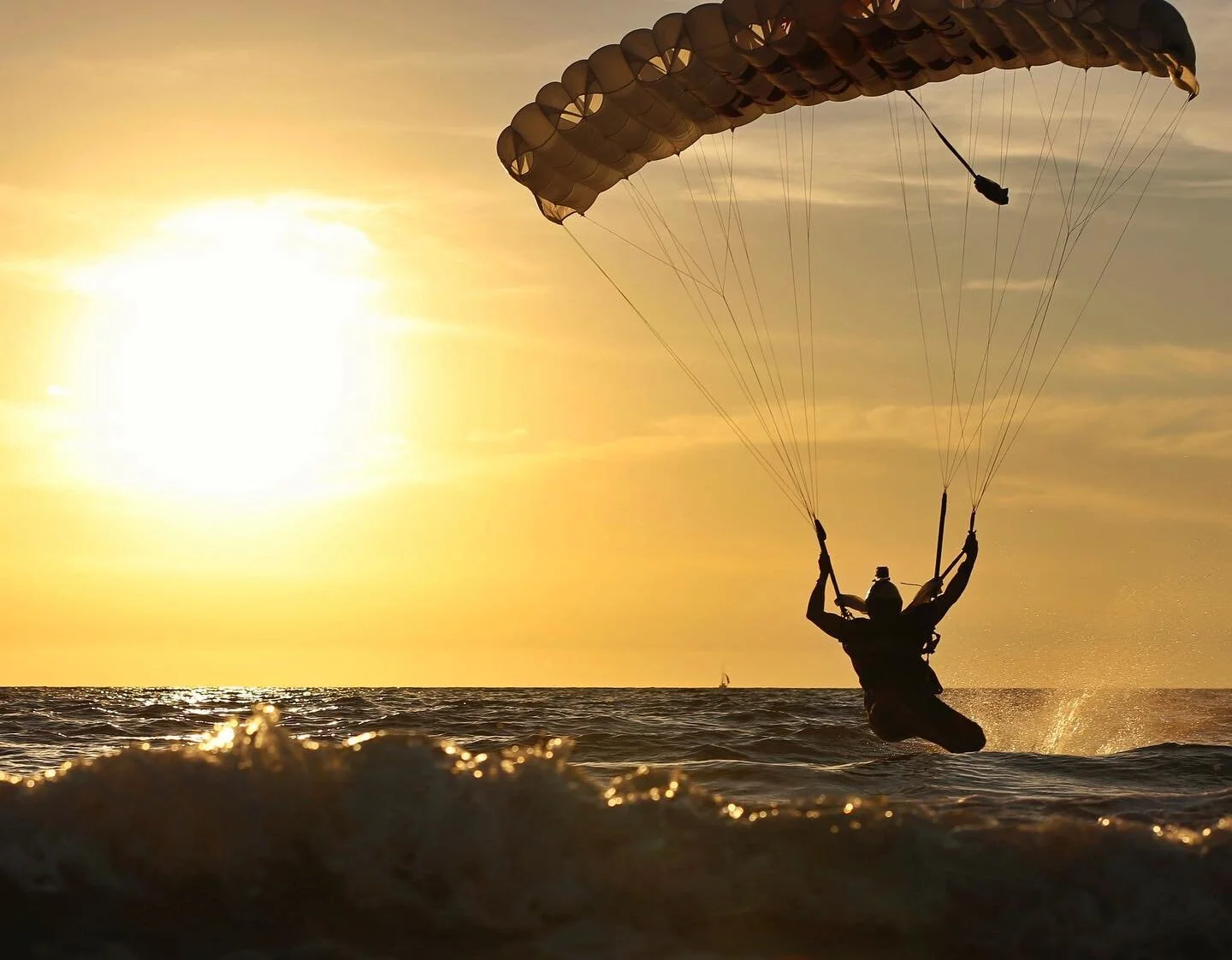 Good times 🔥 Epic wave swoop by @fredfugen during SkydiveMex&rsquo;s Beach Boogie. One of our favorite shots ever taken at @skydivemex , no doubt! 📸 by Gary Ginsburg