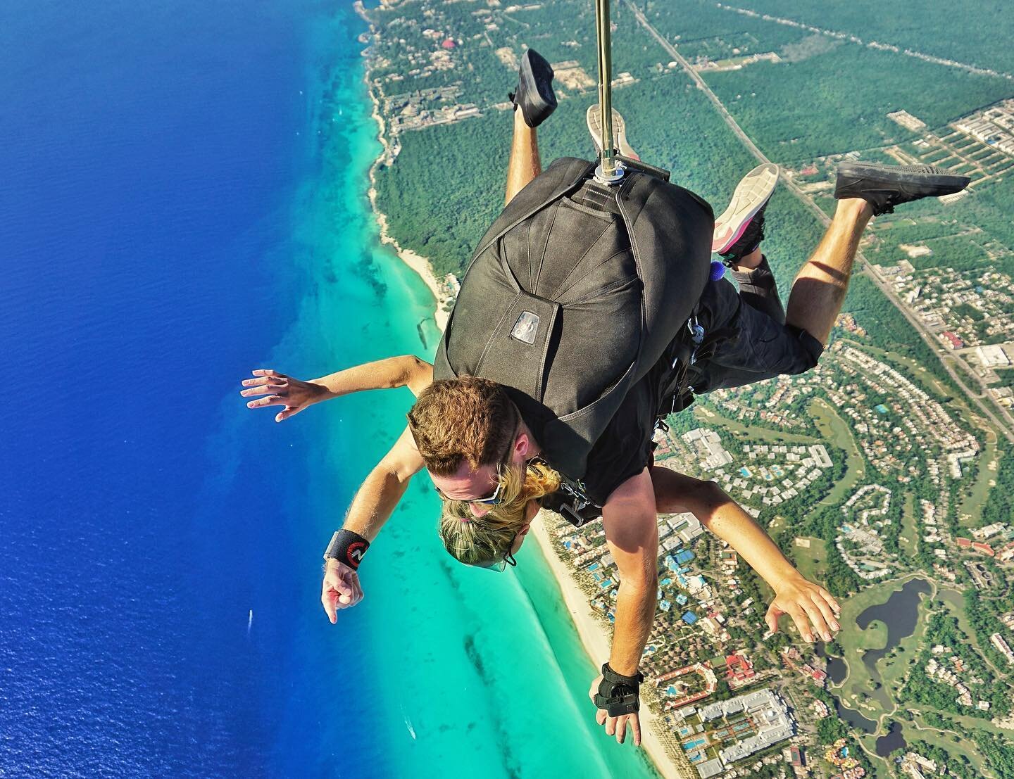 A different perspective of the Outside Video package... One of the best locations in the world to skydive. By the way... IT&rsquo;S FRIDAY ⚡️