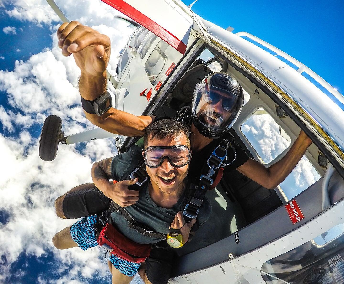 Most people think that jumping from an airplane is similar to a rollercoaster stomach hit... Good news! That does not happen. You can go ahead and book your skydive now... and just ENJOY. 🤍