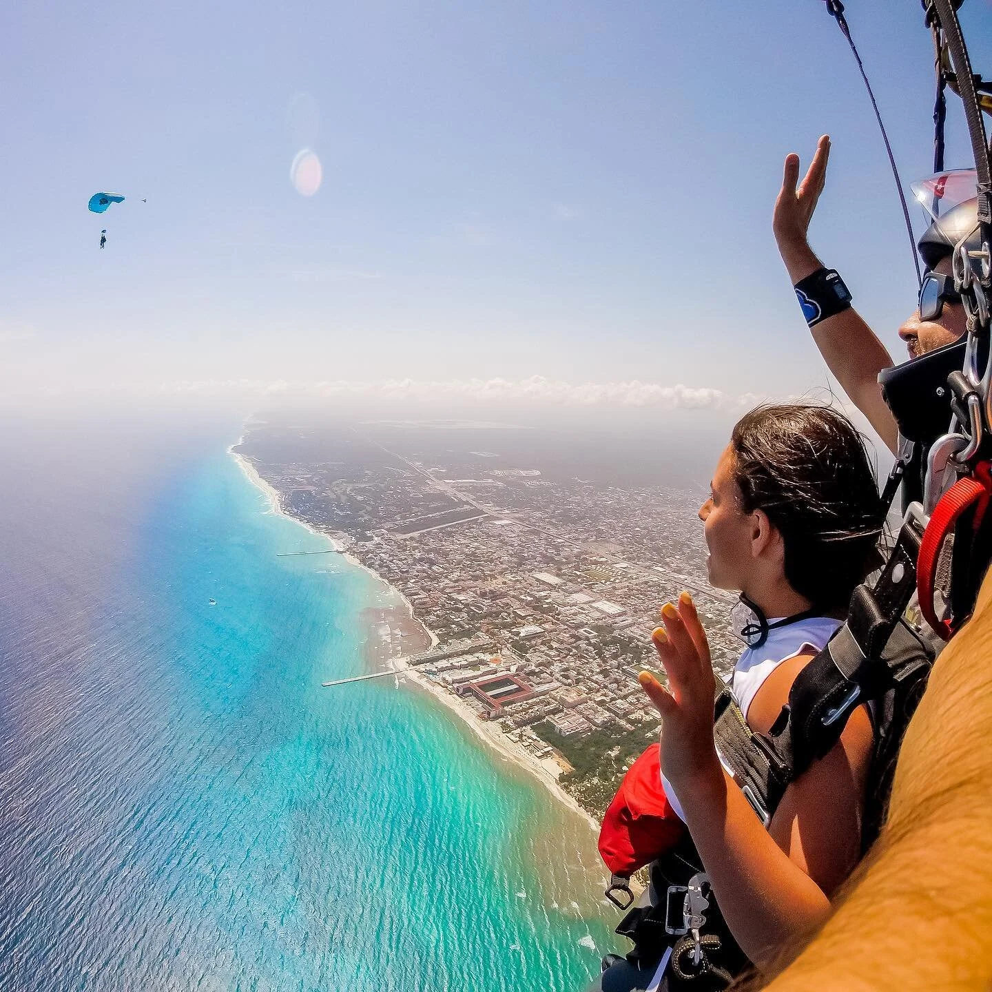 Wave the weekend goodbye and welcome the week with smiles and positive vibes! Ask us about our Promos 🤭