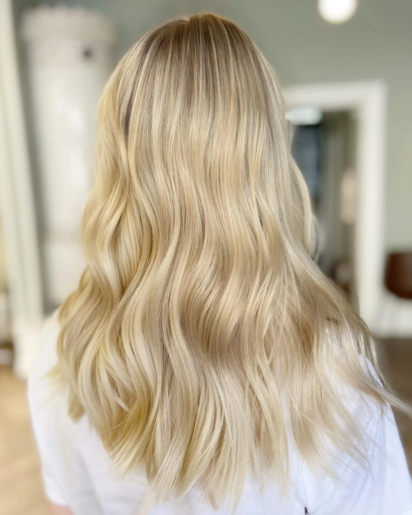 Underbar blondin gjord av @frisoremma ☀️😍 
V&aring;rens tider b&ouml;rjar bli v&auml;ldigt uppbokade, g&aring; in och knip en via hemsidan 🌸